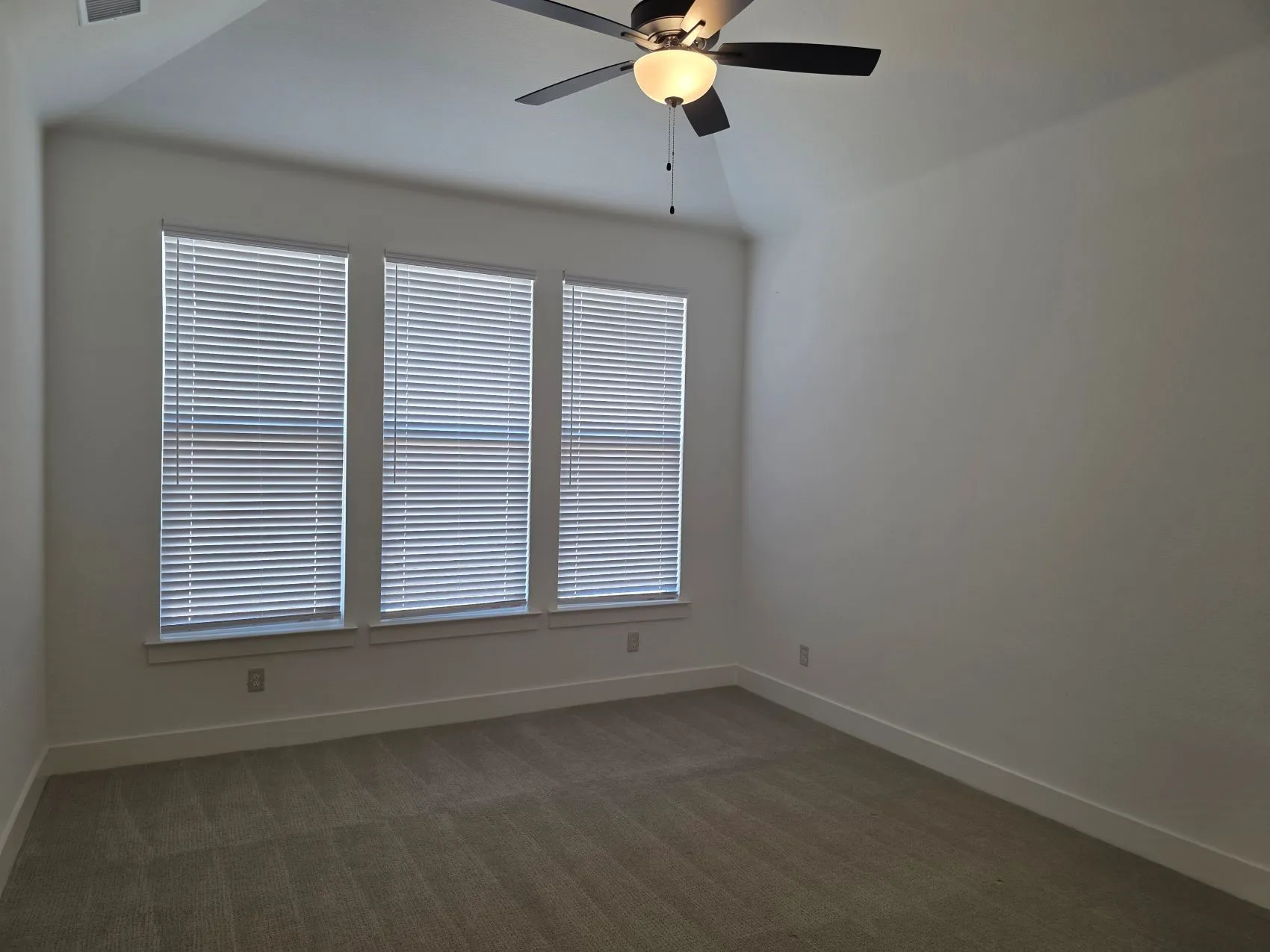 Single Family Residence For Sale in Dallas County , 2009 Diamond Cove, Mesquite, Texas 75181, 4 Bedroom, 3 Bathroom, 3 Garage spaces, 2,749 Sqft, built in 2024, mls#21400836, Real Estate Agent in Mesquite, Homes For Sale in Dallas county, Homes For Sale in Mesquite, Realtor in Mesquite Texas, Real Estate Brokerage Independent Realty Texas, Luminita Cordes Realtor