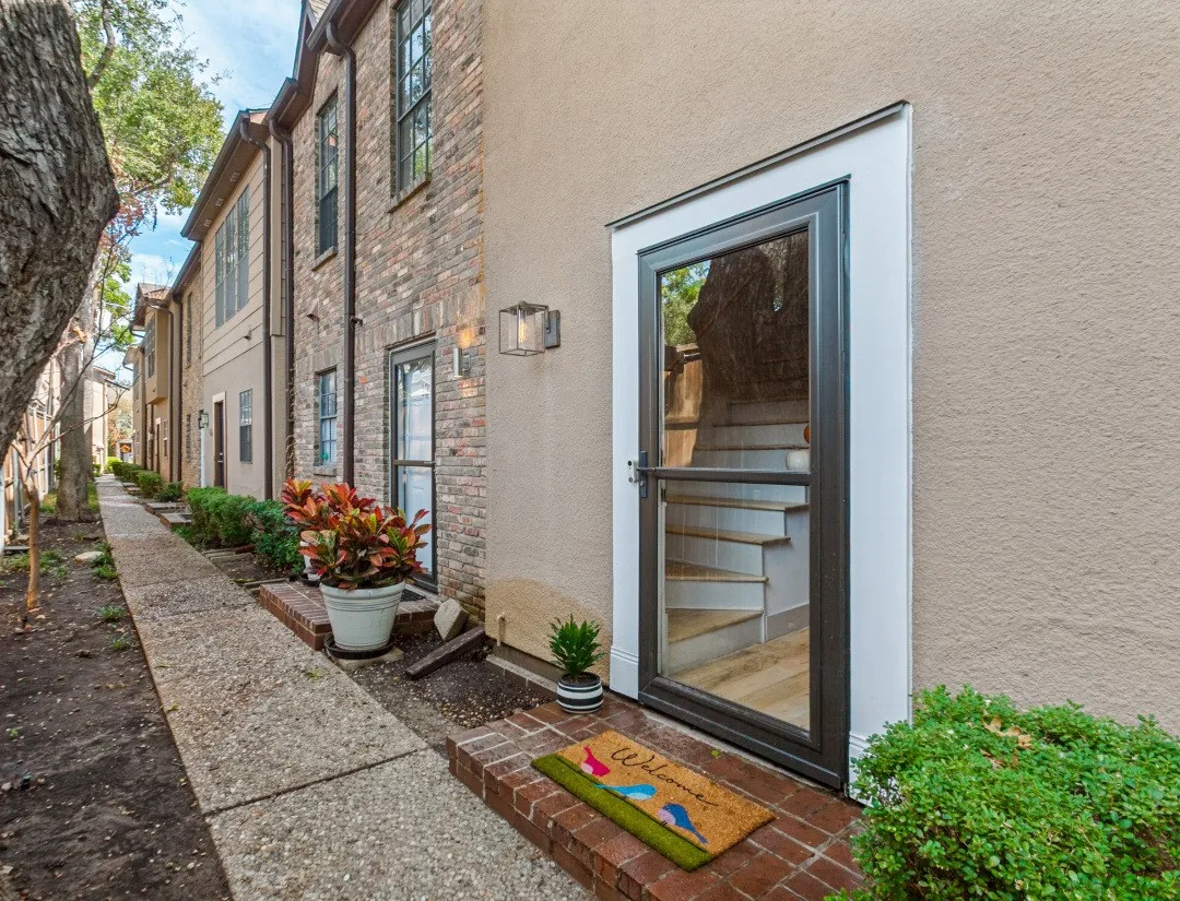 Quaint walkway to Unit #128.