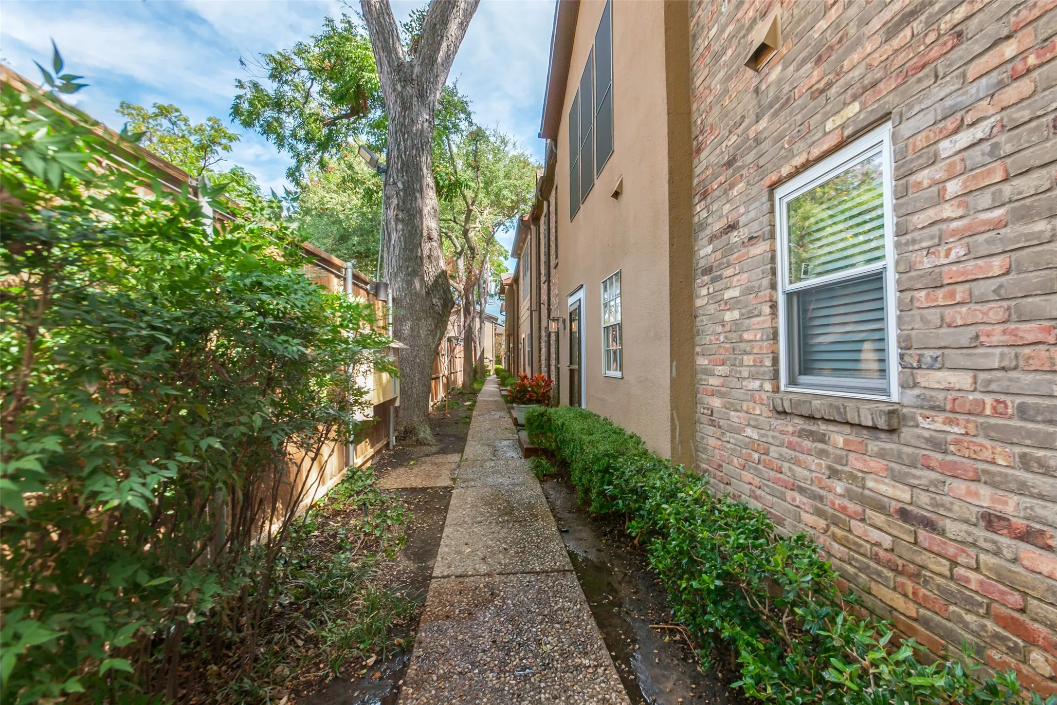 This complex lives like a townhome.