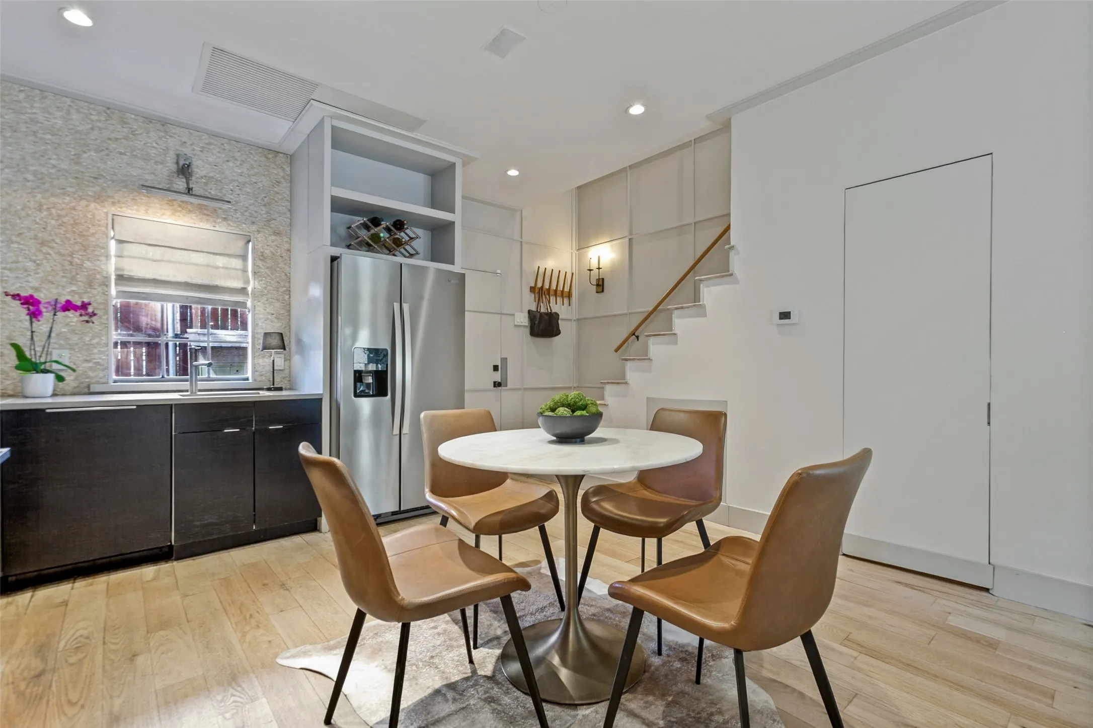 Condominium For Sale in Dallas County , 3818 N Hall Street 128, Dallas, Texas 75219, 2 Bedroom, 2 Bathroom, Garage spaces, 984 Sqft, built in 1980, mls#21398272, Real Estate Agent in Dallas, Homes For Sale in Dallas county, Homes For Sale in Dallas, Realtor in Dallas Texas, Real Estate Brokerage Independent Realty Texas, Luminita Cordes Realtor