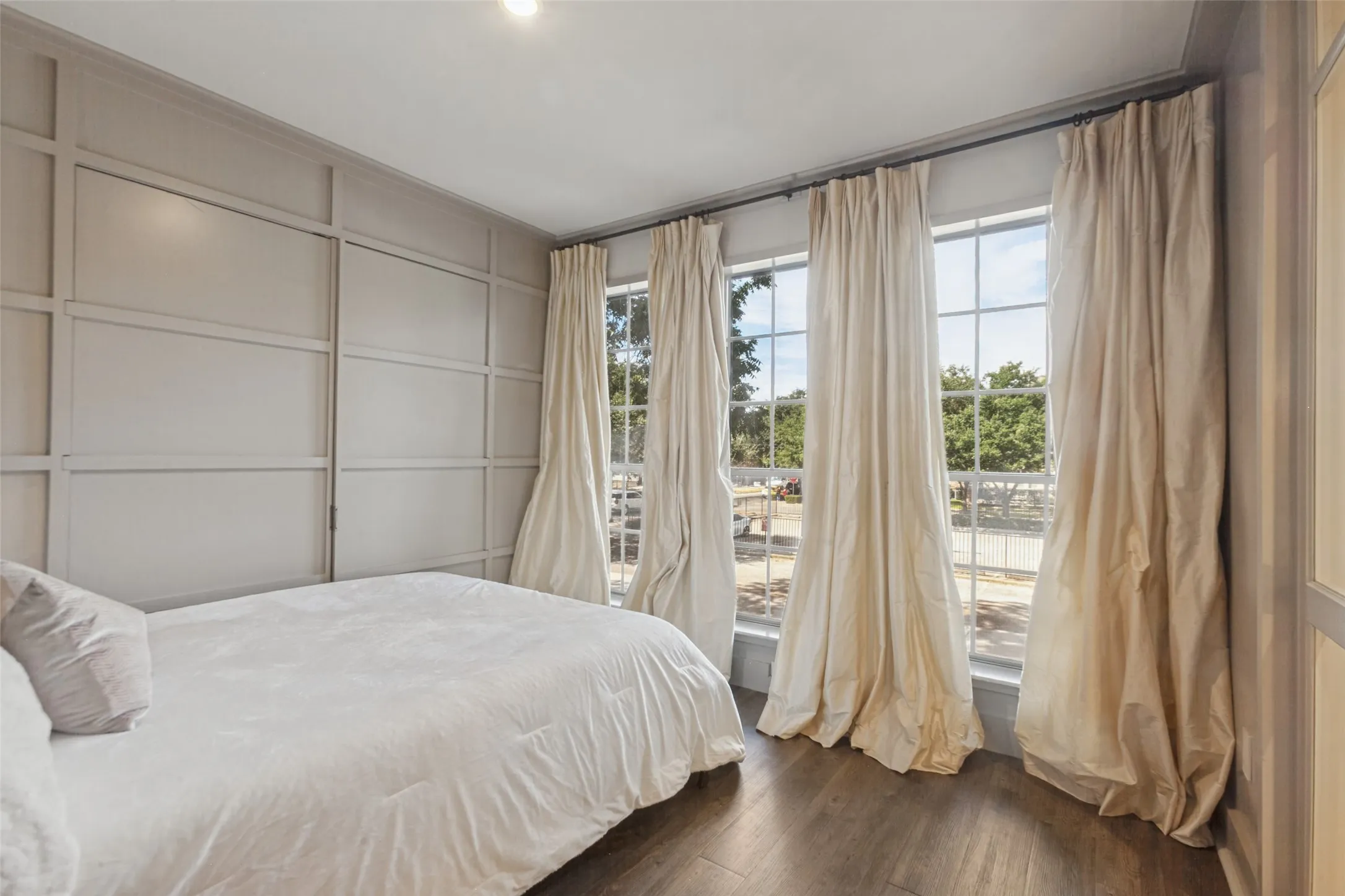 Murphy bed (queen-size) makes this room versatile for guests, office, or other!