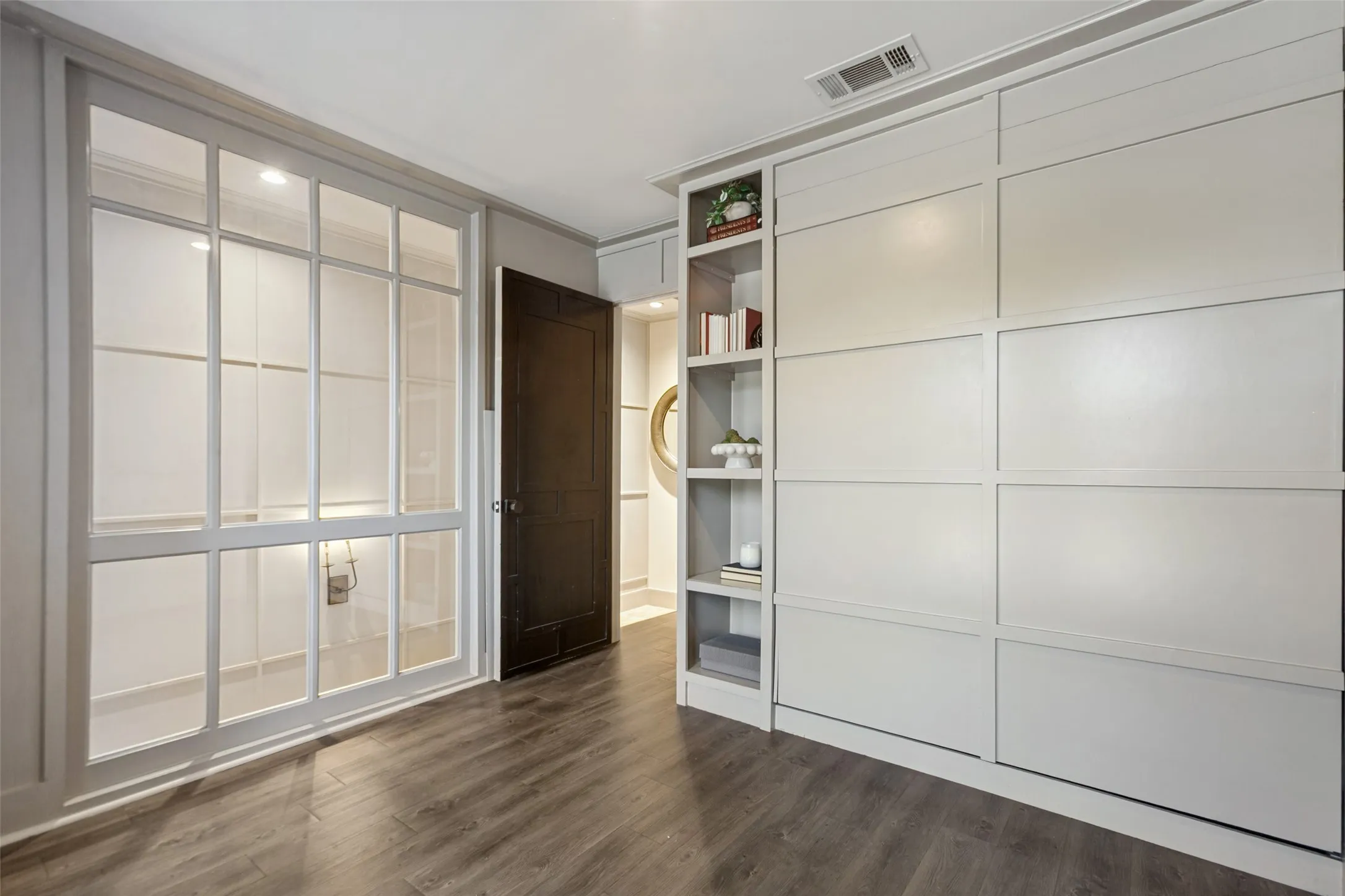 Versatile secondary bedrom upstairs