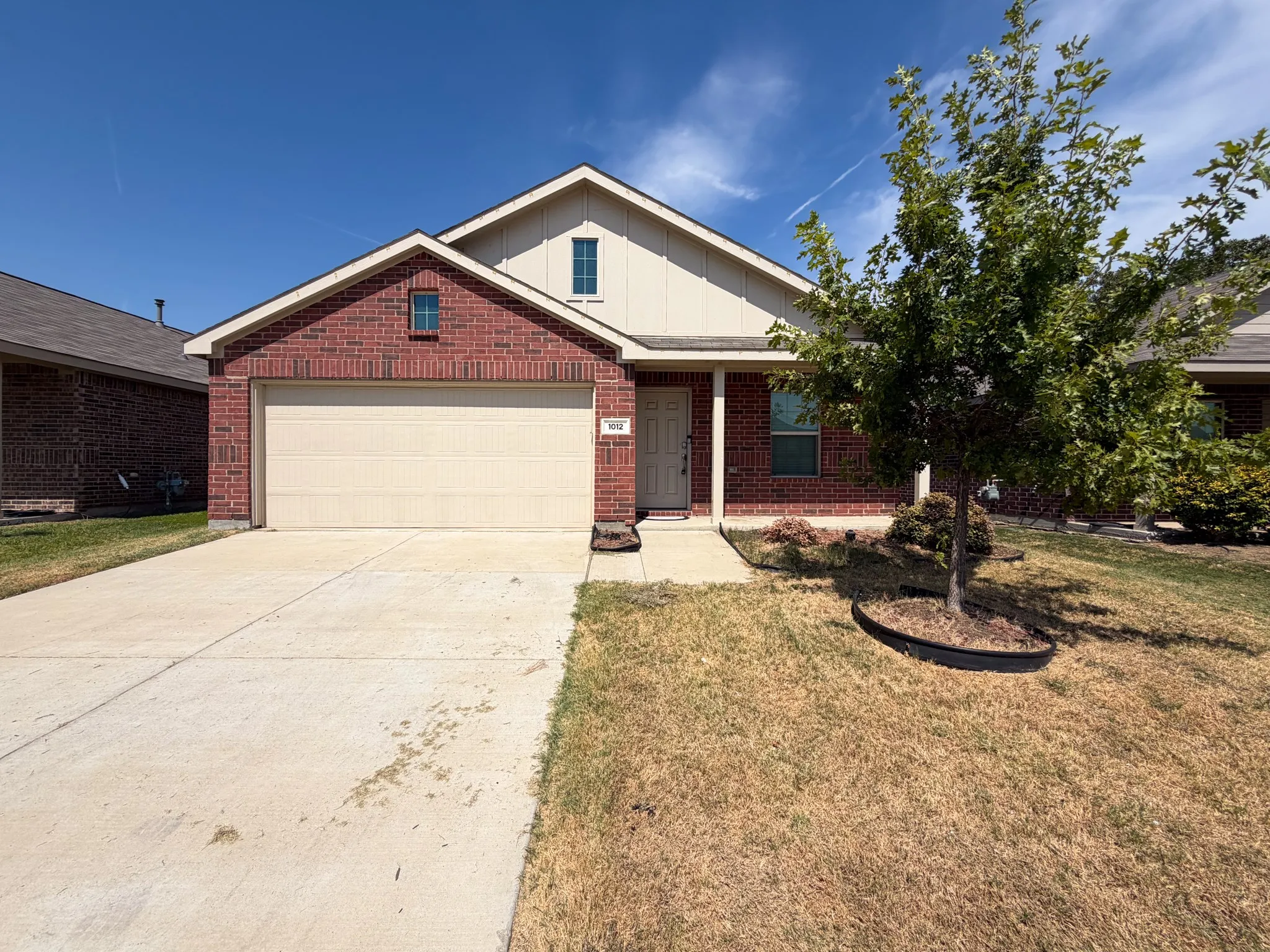Single Family Residence For Rent in Ellis County , 1012 Lady Bird Street, Ennis, Texas 75119, 3 Bedroom, 2 Bathroom, 2 Garage spaces, 1,624 Sqft, built in 2021, mls#21400847, Real Estate Agent in Ennis, Homes For Rent in Ellis county, Homes For Rent in Ennis, Realtor in Ennis Texas, Real Estate Brokerage Independent Realty Texas, Luminita Cordes Realtor