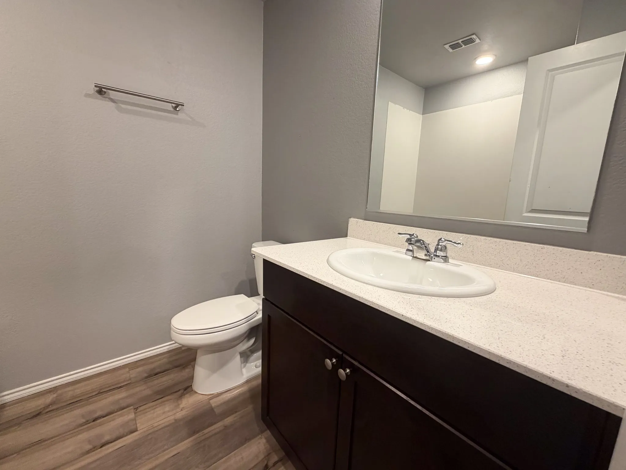 Single Family Residence For Rent in Ellis County , 1012 Lady Bird Street, Ennis, Texas 75119, 3 Bedroom, 2 Bathroom, 2 Garage spaces, 1,624 Sqft, built in 2021, mls#21400847, Real Estate Agent in Ennis, Homes For Rent in Ellis county, Homes For Rent in Ennis, Realtor in Ennis Texas, Real Estate Brokerage Independent Realty Texas, Luminita Cordes Realtor
