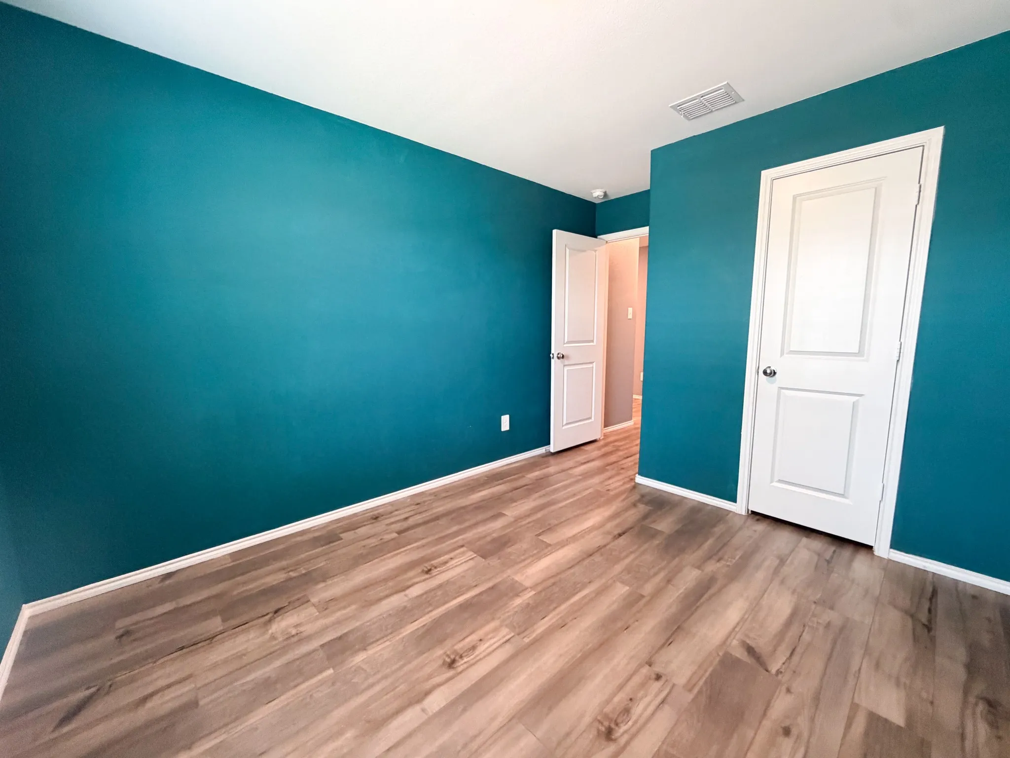 Single Family Residence For Rent in Ellis County , 1012 Lady Bird Street, Ennis, Texas 75119, 3 Bedroom, 2 Bathroom, 2 Garage spaces, 1,624 Sqft, built in 2021, mls#21400847, Real Estate Agent in Ennis, Homes For Rent in Ellis county, Homes For Rent in Ennis, Realtor in Ennis Texas, Real Estate Brokerage Independent Realty Texas, Luminita Cordes Realtor