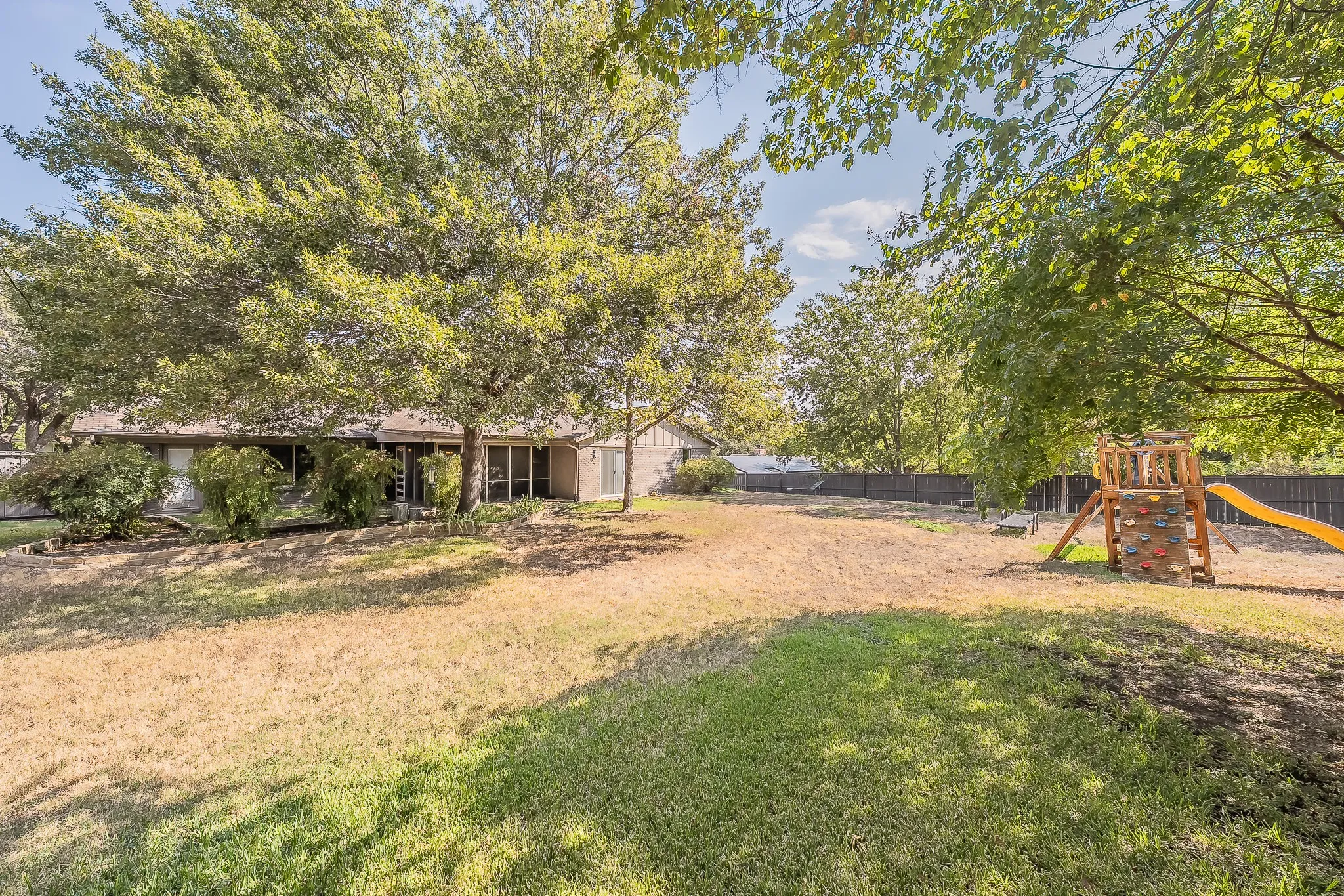 Single Family Residence For Rent in Tarrant County , 6409 Inca Road, Fort Worth, Texas 76116, 3 Bedroom, 2 Bathroom, 2 Garage spaces, 2,224 Sqft, built in 1961, mls#21399131, Real Estate Agent in Fort Worth, Homes For Rent in Tarrant county, Homes For Rent in Fort Worth, Realtor in Fort Worth Texas, Real Estate Brokerage Independent Realty Texas, Luminita Cordes Realtor
