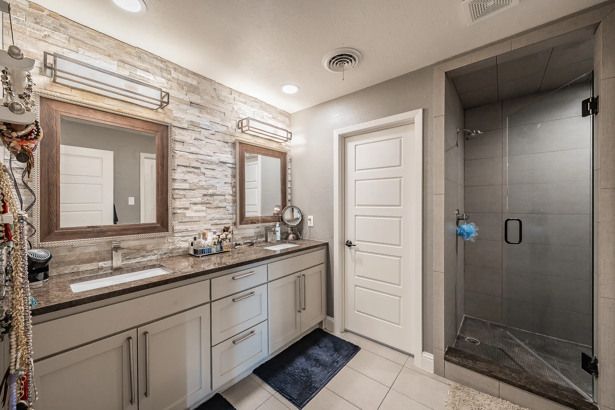 Single Family Residence For Rent in Tarrant County , 6409 Inca Road, Fort Worth, Texas 76116, 3 Bedroom, 2 Bathroom, 2 Garage spaces, 2,224 Sqft, built in 1961, mls#21399131, Real Estate Agent in Fort Worth, Homes For Rent in Tarrant county, Homes For Rent in Fort Worth, Realtor in Fort Worth Texas, Real Estate Brokerage Independent Realty Texas, Luminita Cordes Realtor