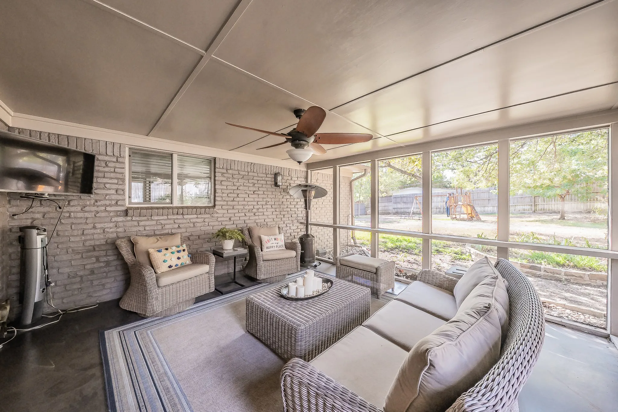 Single Family Residence For Rent in Tarrant County , 6409 Inca Road, Fort Worth, Texas 76116, 3 Bedroom, 2 Bathroom, 2 Garage spaces, 2,224 Sqft, built in 1961, mls#21399131, Real Estate Agent in Fort Worth, Homes For Rent in Tarrant county, Homes For Rent in Fort Worth, Realtor in Fort Worth Texas, Real Estate Brokerage Independent Realty Texas, Luminita Cordes Realtor