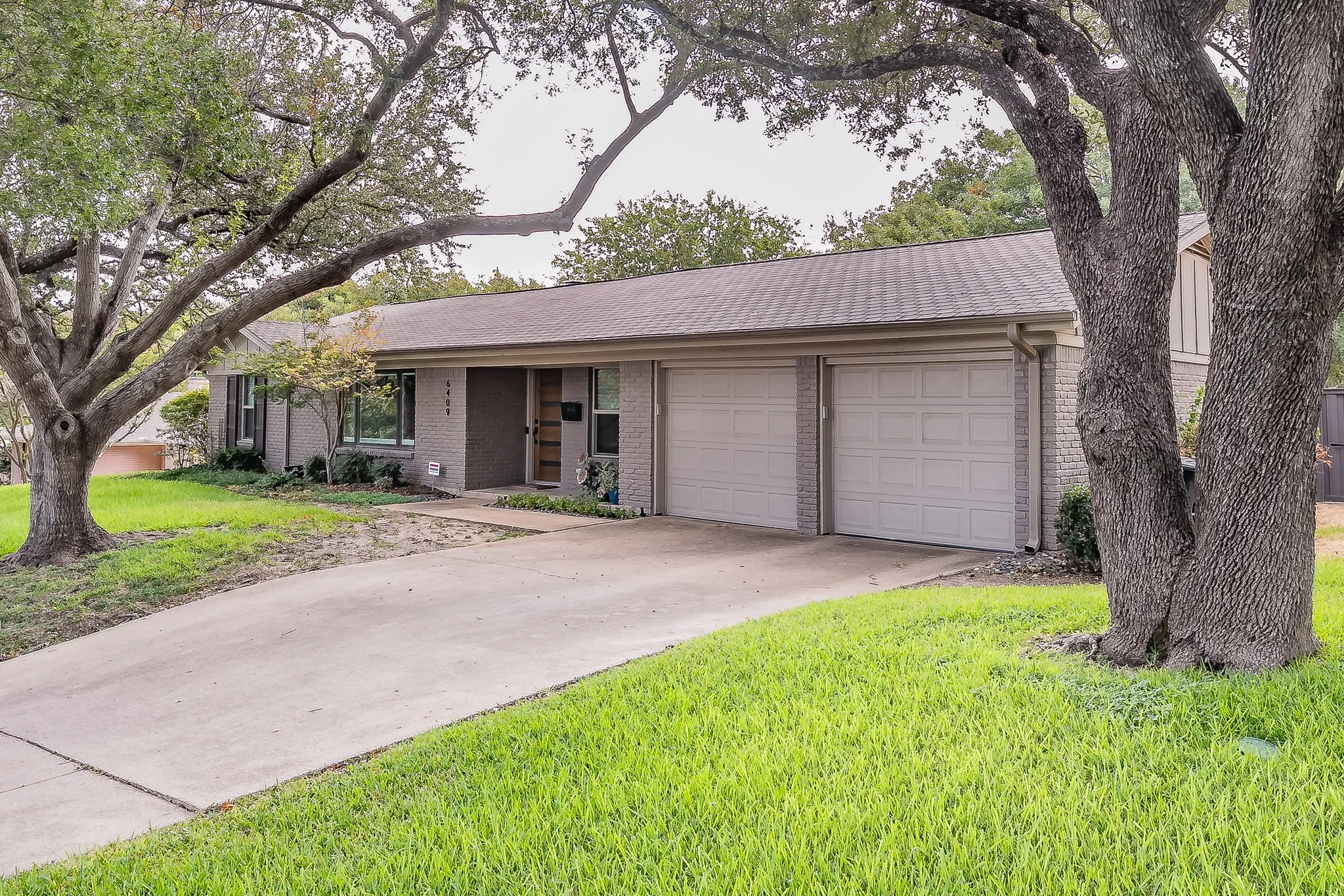 Single Family Residence For Rent in Tarrant County , 6409 Inca Road, Fort Worth, Texas 76116, 3 Bedroom, 2 Bathroom, 2 Garage spaces, 2,224 Sqft, built in 1961, mls#21399131, Real Estate Agent in Fort Worth, Homes For Rent in Tarrant county, Homes For Rent in Fort Worth, Realtor in Fort Worth Texas, Real Estate Brokerage Independent Realty Texas, Luminita Cordes Realtor
