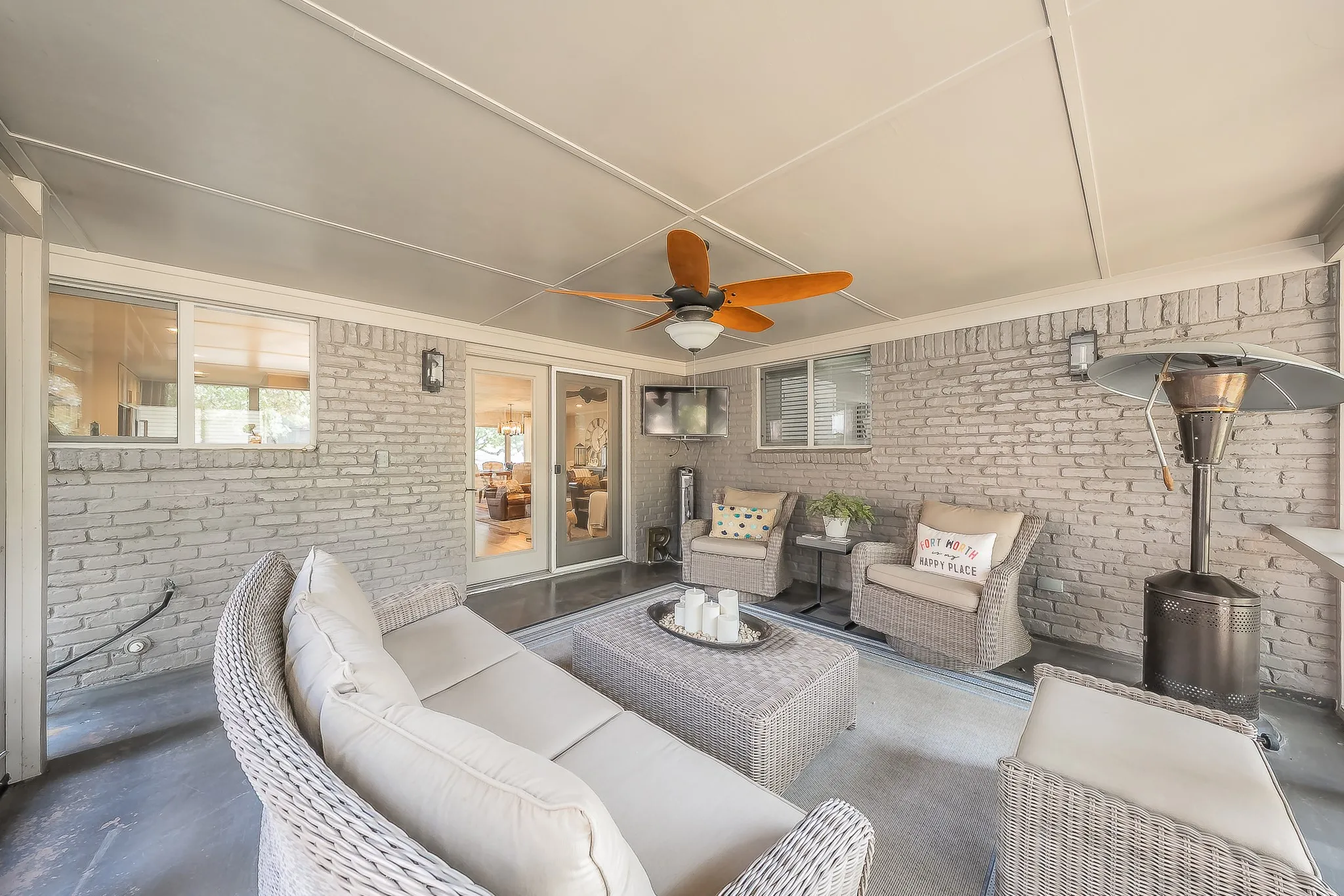 Single Family Residence For Rent in Tarrant County , 6409 Inca Road, Fort Worth, Texas 76116, 3 Bedroom, 2 Bathroom, 2 Garage spaces, 2,224 Sqft, built in 1961, mls#21399131, Real Estate Agent in Fort Worth, Homes For Rent in Tarrant county, Homes For Rent in Fort Worth, Realtor in Fort Worth Texas, Real Estate Brokerage Independent Realty Texas, Luminita Cordes Realtor