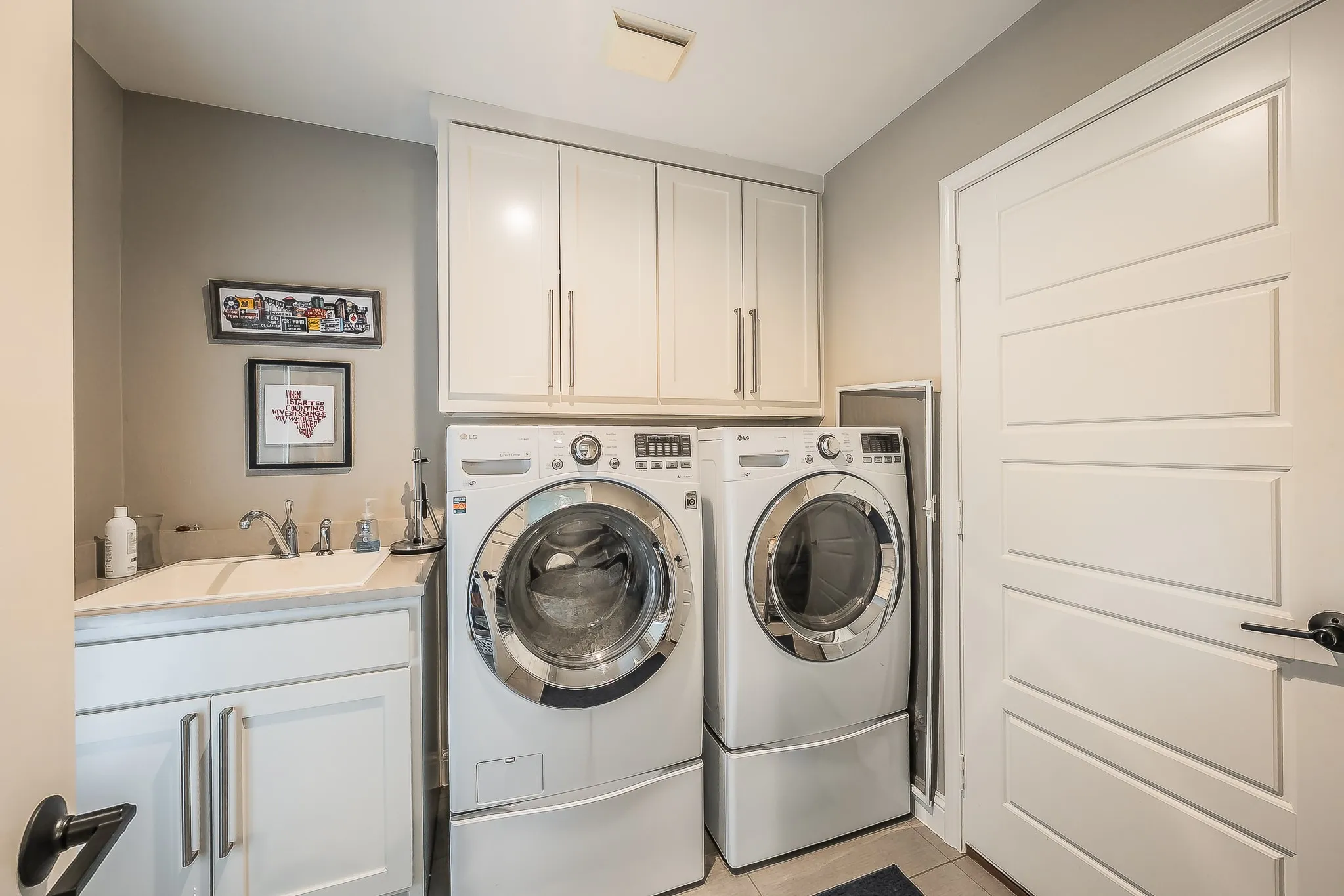 Single Family Residence For Rent in Tarrant County , 6409 Inca Road, Fort Worth, Texas 76116, 3 Bedroom, 2 Bathroom, 2 Garage spaces, 2,224 Sqft, built in 1961, mls#21399131, Real Estate Agent in Fort Worth, Homes For Rent in Tarrant county, Homes For Rent in Fort Worth, Realtor in Fort Worth Texas, Real Estate Brokerage Independent Realty Texas, Luminita Cordes Realtor