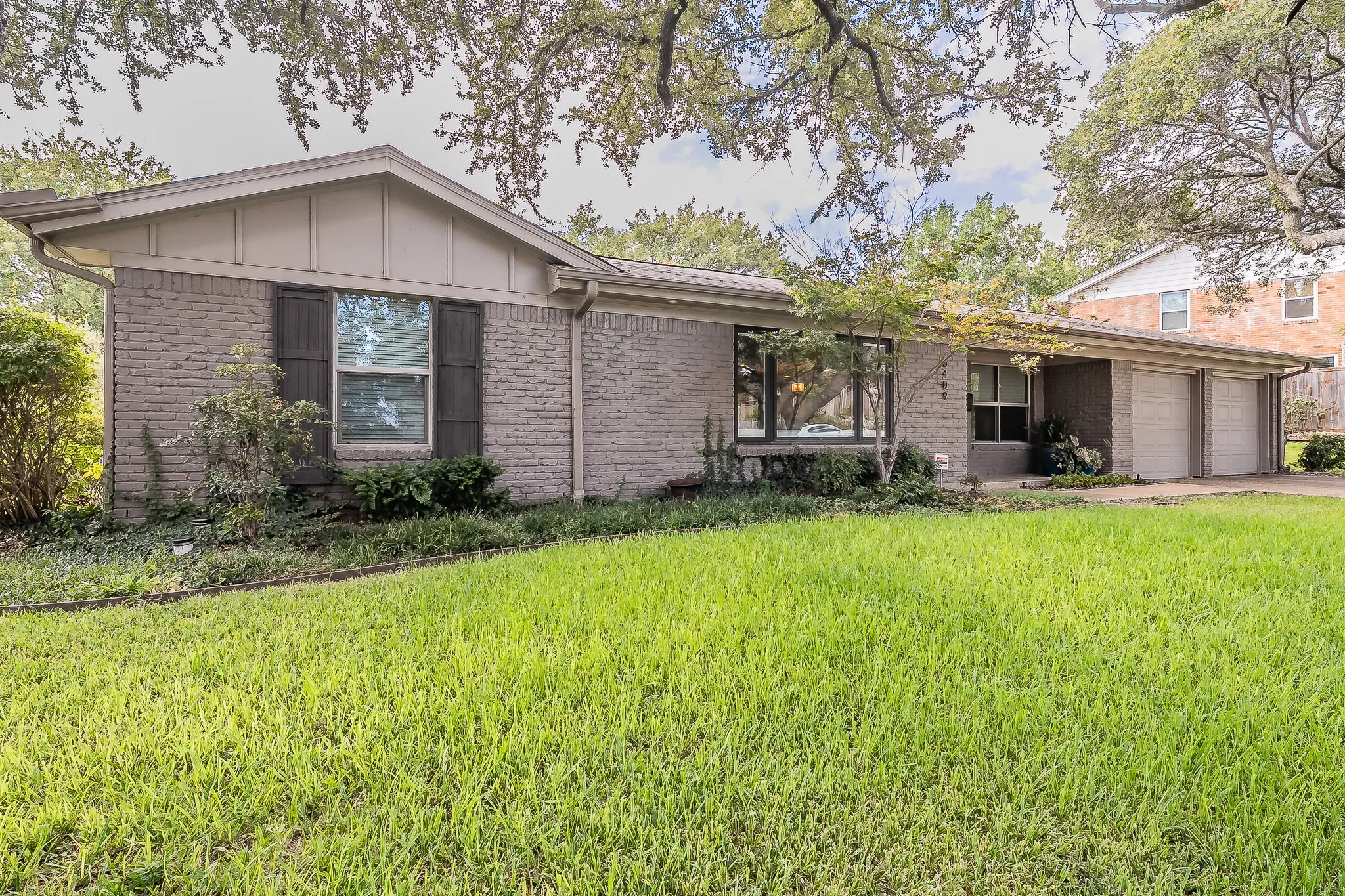 Single Family Residence For Rent in Tarrant County , 6409 Inca Road, Fort Worth, Texas 76116, 3 Bedroom, 2 Bathroom, 2 Garage spaces, 2,224 Sqft, built in 1961, mls#21399131, Real Estate Agent in Fort Worth, Homes For Rent in Tarrant county, Homes For Rent in Fort Worth, Realtor in Fort Worth Texas, Real Estate Brokerage Independent Realty Texas, Luminita Cordes Realtor