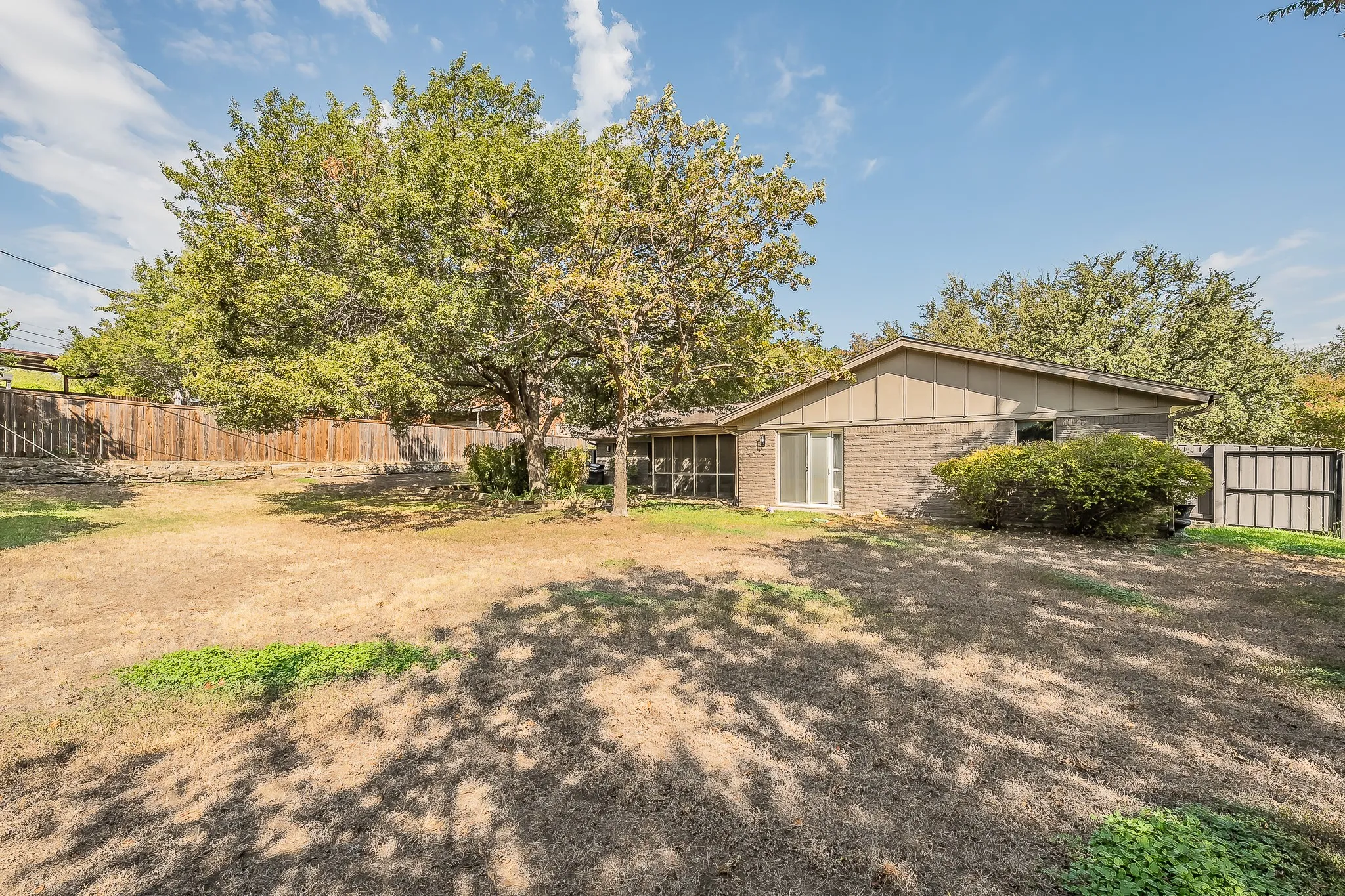 Single Family Residence For Rent in Tarrant County , 6409 Inca Road, Fort Worth, Texas 76116, 3 Bedroom, 2 Bathroom, 2 Garage spaces, 2,224 Sqft, built in 1961, mls#21399131, Real Estate Agent in Fort Worth, Homes For Rent in Tarrant county, Homes For Rent in Fort Worth, Realtor in Fort Worth Texas, Real Estate Brokerage Independent Realty Texas, Luminita Cordes Realtor