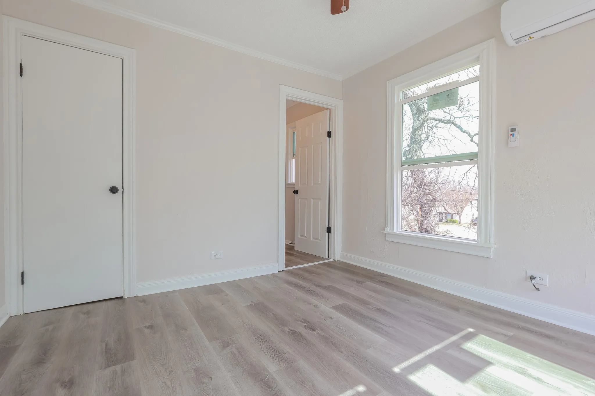 Neutral wall paint with crown molding