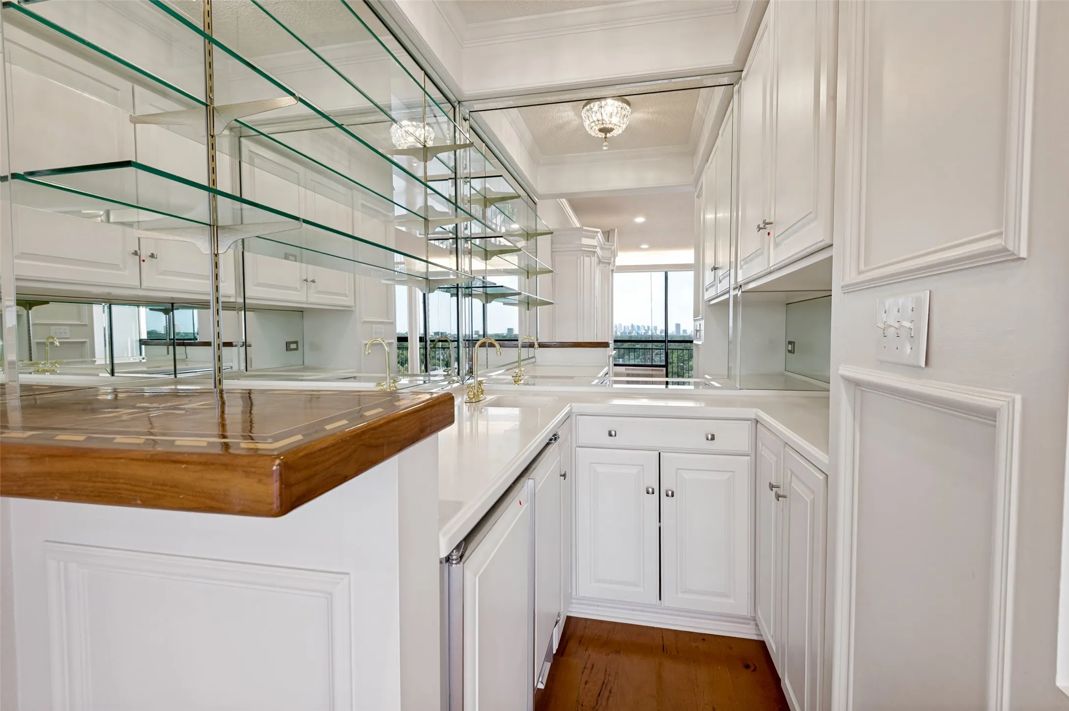 Condominium For Sale in Dallas County , 6335 W Northwest Highway 918, Dallas, Texas 75225, 2 Bedroom, 3 Bathroom, 1 Garage spaces, 2,126 Sqft, built in 1966, mls#21382017, Real Estate Agent in Dallas, Homes For Sale in Dallas county, Homes For Sale in Dallas, Realtor in Dallas Texas, Real Estate Brokerage Independent Realty Texas, Luminita Cordes Realtor