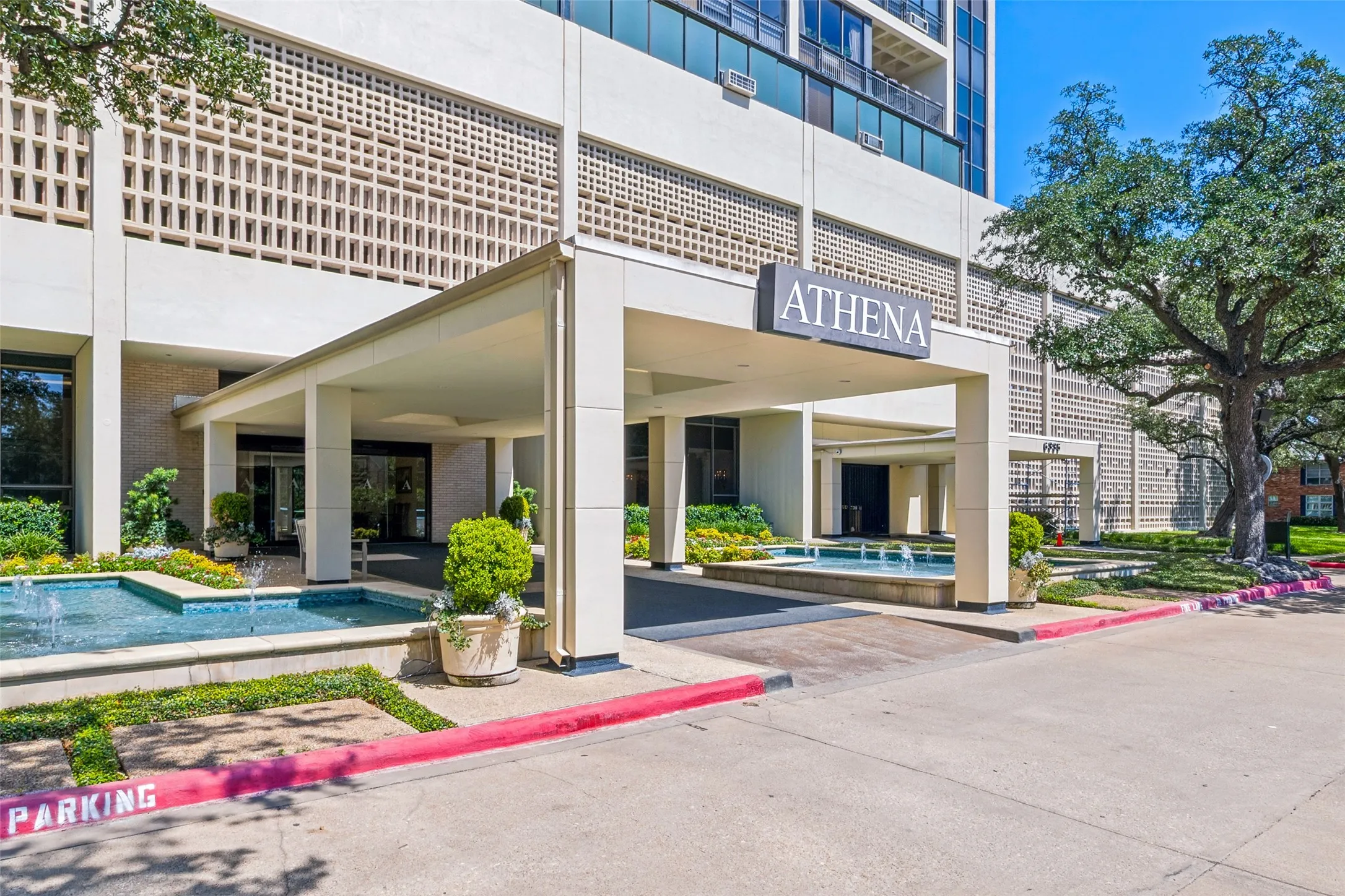 Condominium For Sale in Dallas County , 6335 W Northwest Highway 918, Dallas, Texas 75225, 2 Bedroom, 3 Bathroom, 1 Garage spaces, 2,126 Sqft, built in 1966, mls#21382017, Real Estate Agent in Dallas, Homes For Sale in Dallas county, Homes For Sale in Dallas, Realtor in Dallas Texas, Real Estate Brokerage Independent Realty Texas, Luminita Cordes Realtor