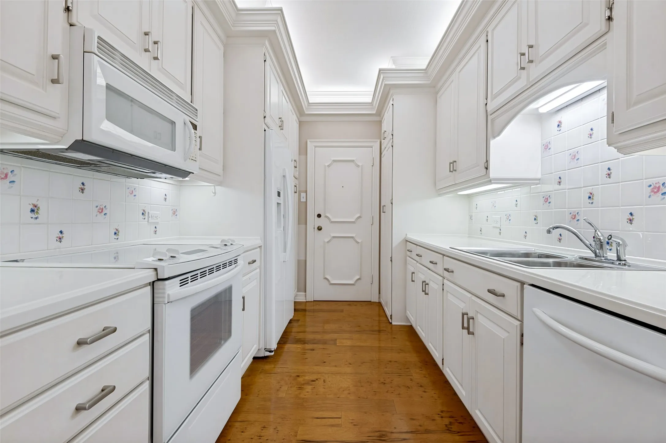 Condominium For Sale in Dallas County , 6335 W Northwest Highway 918, Dallas, Texas 75225, 2 Bedroom, 3 Bathroom, 1 Garage spaces, 2,126 Sqft, built in 1966, mls#21382017, Real Estate Agent in Dallas, Homes For Sale in Dallas county, Homes For Sale in Dallas, Realtor in Dallas Texas, Real Estate Brokerage Independent Realty Texas, Luminita Cordes Realtor