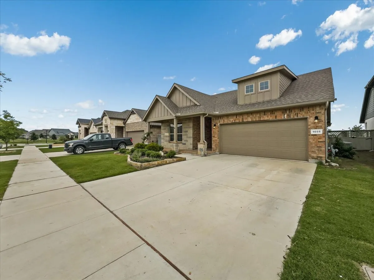 Single Family Residence For Rent