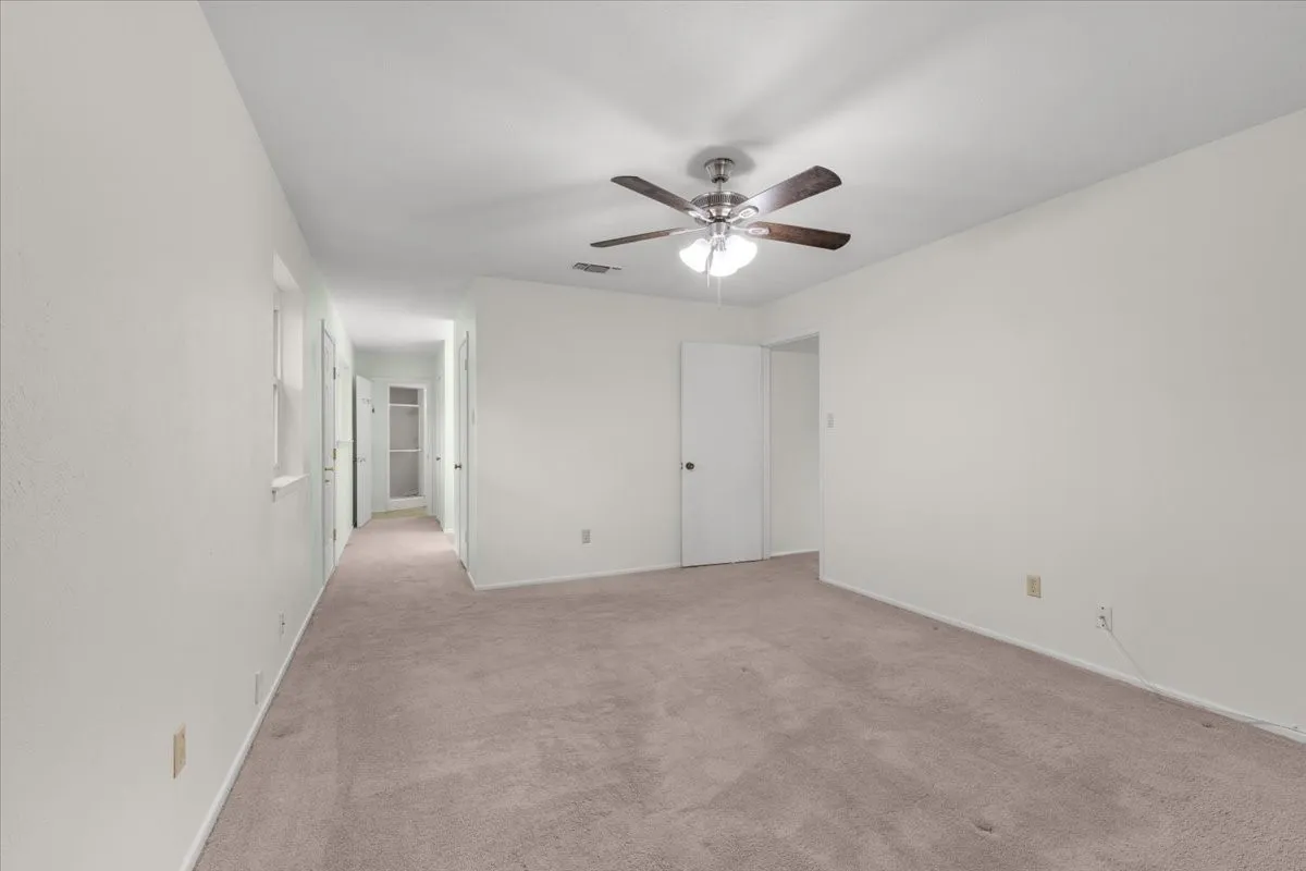Single Family Residence For Sale in Tarrant County , 8933 Kincaid Drive, Benbrook, Texas 76116, 4 Bedroom, 2 Bathroom, 2 Garage spaces, 1,986 Sqft, built in 1967, mls#21400424, Real Estate Agent in Benbrook, Homes For Sale in Tarrant county, Homes For Sale in Benbrook, Realtor in Benbrook Texas, Real Estate Brokerage Independent Realty Texas, Luminita Cordes Realtor