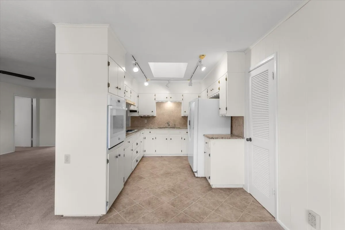Single Family Residence For Sale in Tarrant County , 8933 Kincaid Drive, Benbrook, Texas 76116, 4 Bedroom, 2 Bathroom, 2 Garage spaces, 1,986 Sqft, built in 1967, mls#21400424, Real Estate Agent in Benbrook, Homes For Sale in Tarrant county, Homes For Sale in Benbrook, Realtor in Benbrook Texas, Real Estate Brokerage Independent Realty Texas, Luminita Cordes Realtor