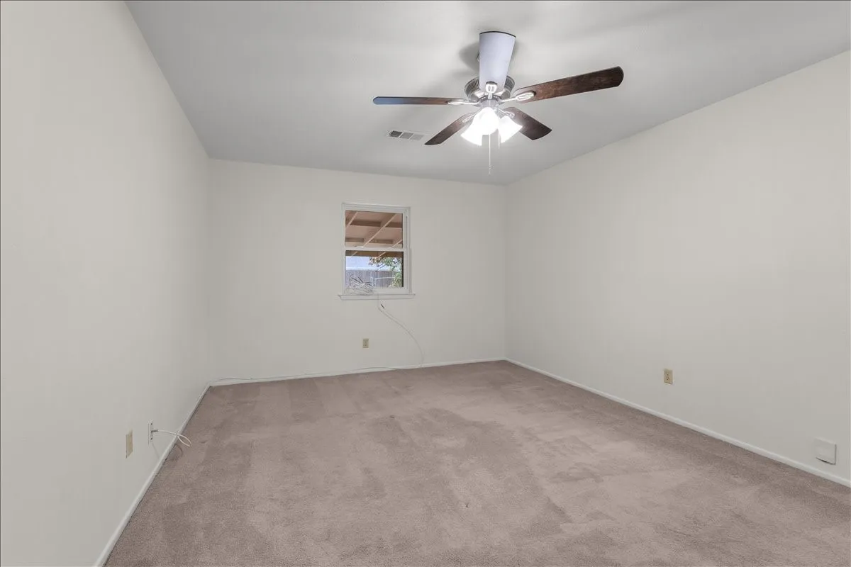 Single Family Residence For Sale in Tarrant County , 8933 Kincaid Drive, Benbrook, Texas 76116, 4 Bedroom, 2 Bathroom, 2 Garage spaces, 1,986 Sqft, built in 1967, mls#21400424, Real Estate Agent in Benbrook, Homes For Sale in Tarrant county, Homes For Sale in Benbrook, Realtor in Benbrook Texas, Real Estate Brokerage Independent Realty Texas, Luminita Cordes Realtor