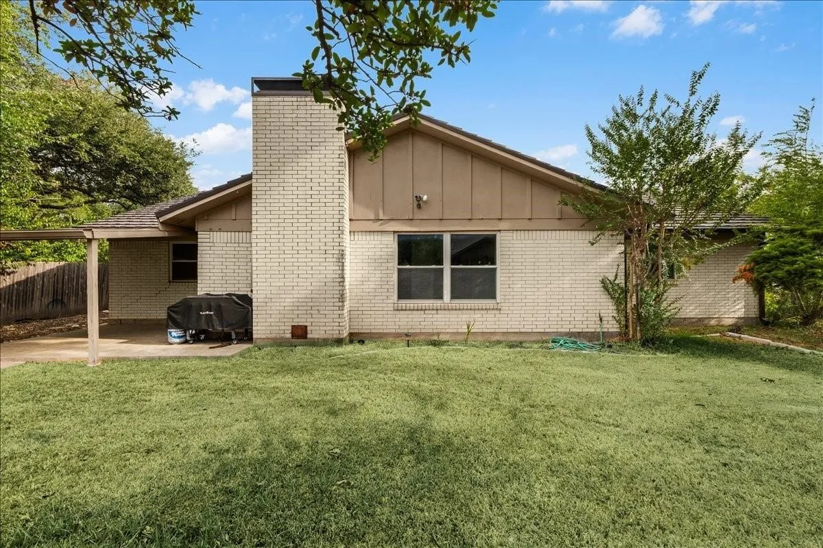 Single Family Residence For Sale in Tarrant County , 8933 Kincaid Drive, Benbrook, Texas 76116, 4 Bedroom, 2 Bathroom, 2 Garage spaces, 1,986 Sqft, built in 1967, mls#21400424, Real Estate Agent in Benbrook, Homes For Sale in Tarrant county, Homes For Sale in Benbrook, Realtor in Benbrook Texas, Real Estate Brokerage Independent Realty Texas, Luminita Cordes Realtor