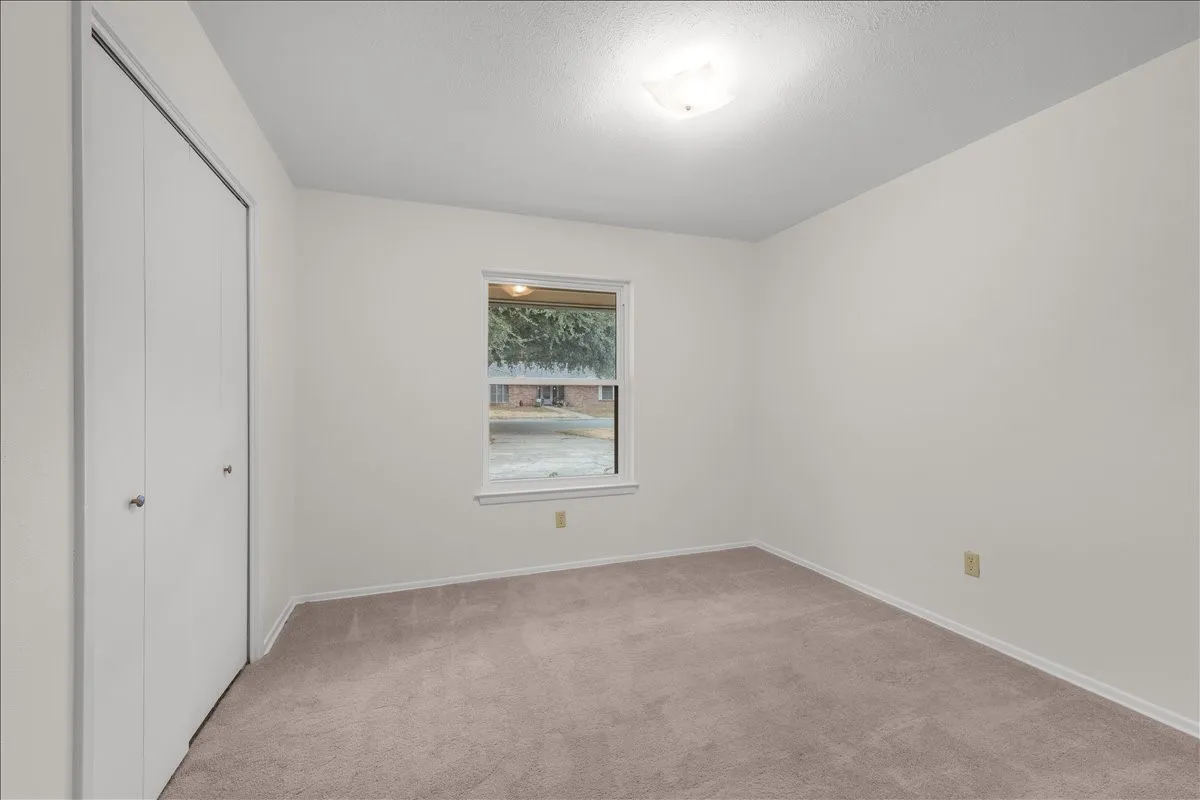 Single Family Residence For Sale in Tarrant County , 8933 Kincaid Drive, Benbrook, Texas 76116, 4 Bedroom, 2 Bathroom, 2 Garage spaces, 1,986 Sqft, built in 1967, mls#21400424, Real Estate Agent in Benbrook, Homes For Sale in Tarrant county, Homes For Sale in Benbrook, Realtor in Benbrook Texas, Real Estate Brokerage Independent Realty Texas, Luminita Cordes Realtor