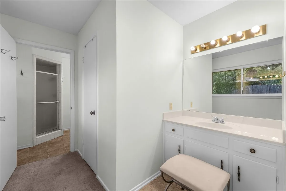 Single Family Residence For Sale in Tarrant County , 8933 Kincaid Drive, Benbrook, Texas 76116, 4 Bedroom, 2 Bathroom, 2 Garage spaces, 1,986 Sqft, built in 1967, mls#21400424, Real Estate Agent in Benbrook, Homes For Sale in Tarrant county, Homes For Sale in Benbrook, Realtor in Benbrook Texas, Real Estate Brokerage Independent Realty Texas, Luminita Cordes Realtor