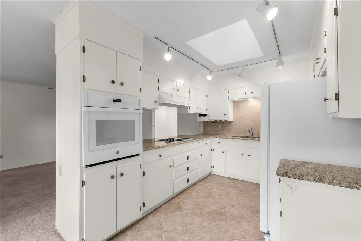 Single Family Residence For Sale in Tarrant County , 8933 Kincaid Drive, Benbrook, Texas 76116, 4 Bedroom, 2 Bathroom, 2 Garage spaces, 1,986 Sqft, built in 1967, mls#21400424, Real Estate Agent in Benbrook, Homes For Sale in Tarrant county, Homes For Sale in Benbrook, Realtor in Benbrook Texas, Real Estate Brokerage Independent Realty Texas, Luminita Cordes Realtor