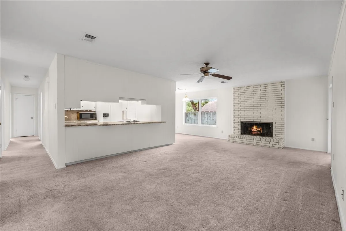 Single Family Residence For Sale in Tarrant County , 8933 Kincaid Drive, Benbrook, Texas 76116, 4 Bedroom, 2 Bathroom, 2 Garage spaces, 1,986 Sqft, built in 1967, mls#21400424, Real Estate Agent in Benbrook, Homes For Sale in Tarrant county, Homes For Sale in Benbrook, Realtor in Benbrook Texas, Real Estate Brokerage Independent Realty Texas, Luminita Cordes Realtor