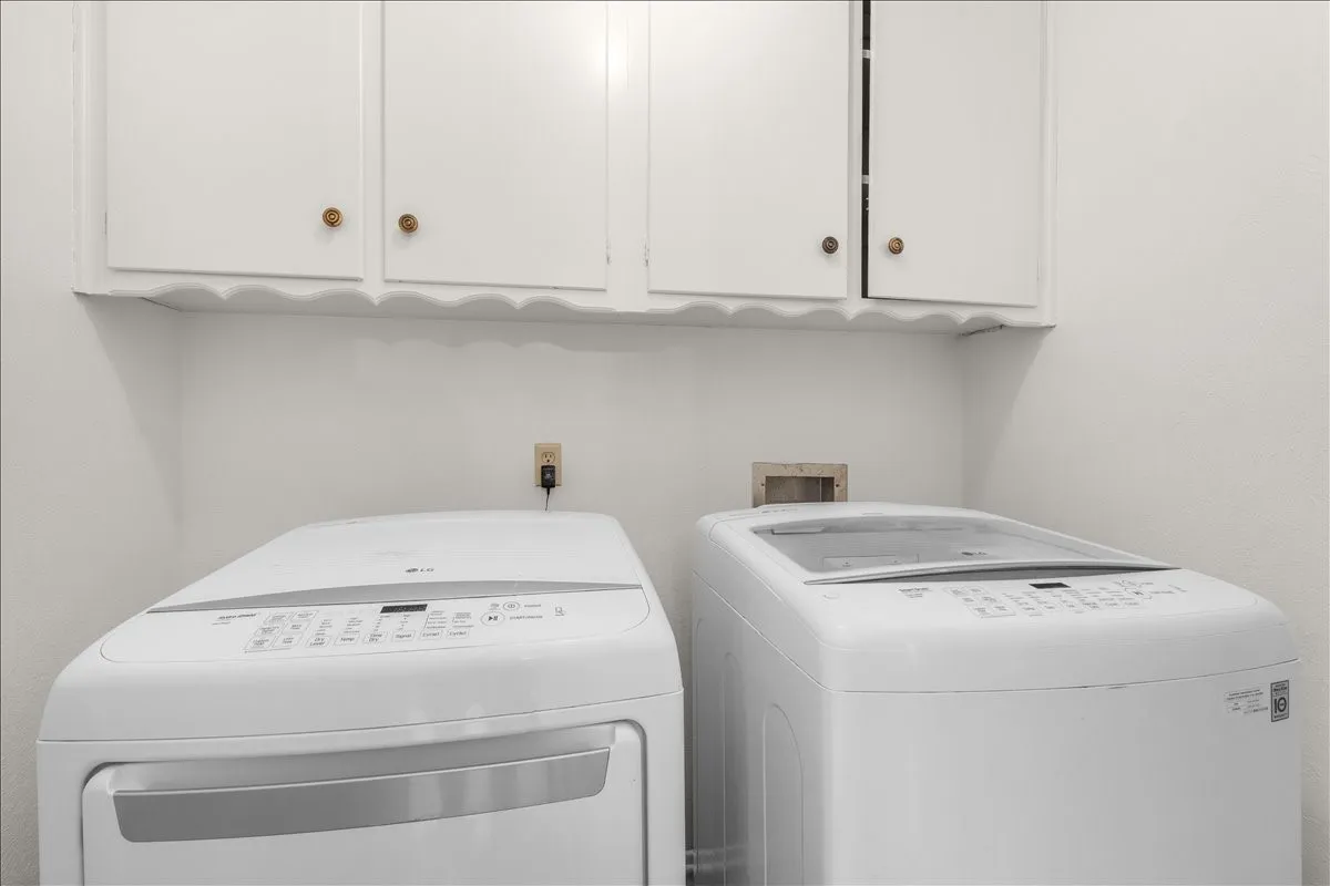 Single Family Residence For Sale in Tarrant County , 8933 Kincaid Drive, Benbrook, Texas 76116, 4 Bedroom, 2 Bathroom, 2 Garage spaces, 1,986 Sqft, built in 1967, mls#21400424, Real Estate Agent in Benbrook, Homes For Sale in Tarrant county, Homes For Sale in Benbrook, Realtor in Benbrook Texas, Real Estate Brokerage Independent Realty Texas, Luminita Cordes Realtor