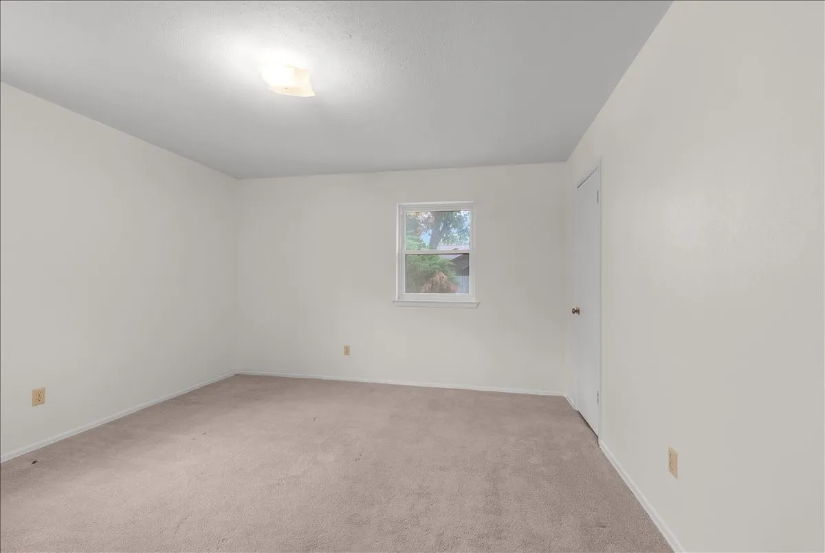 Single Family Residence For Sale in Tarrant County , 8933 Kincaid Drive, Benbrook, Texas 76116, 4 Bedroom, 2 Bathroom, 2 Garage spaces, 1,986 Sqft, built in 1967, mls#21400424, Real Estate Agent in Benbrook, Homes For Sale in Tarrant county, Homes For Sale in Benbrook, Realtor in Benbrook Texas, Real Estate Brokerage Independent Realty Texas, Luminita Cordes Realtor