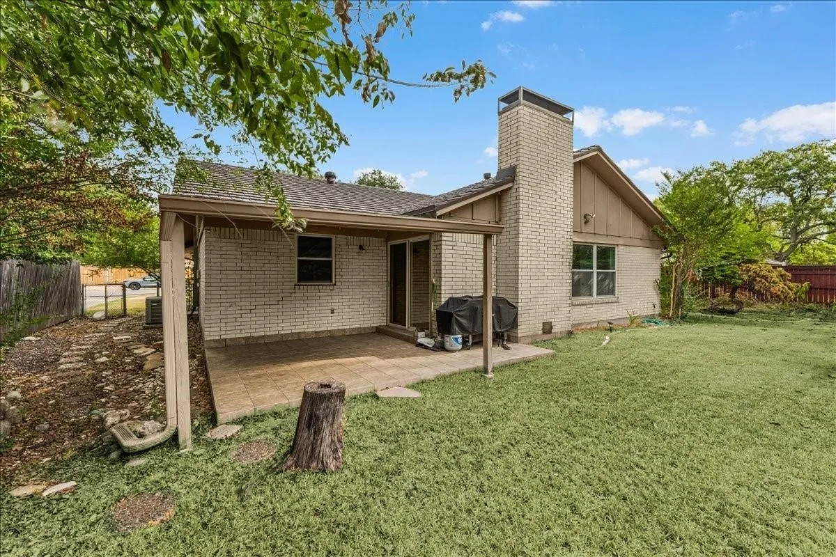 Single Family Residence For Sale in Tarrant County , 8933 Kincaid Drive, Benbrook, Texas 76116, 4 Bedroom, 2 Bathroom, 2 Garage spaces, 1,986 Sqft, built in 1967, mls#21400424, Real Estate Agent in Benbrook, Homes For Sale in Tarrant county, Homes For Sale in Benbrook, Realtor in Benbrook Texas, Real Estate Brokerage Independent Realty Texas, Luminita Cordes Realtor