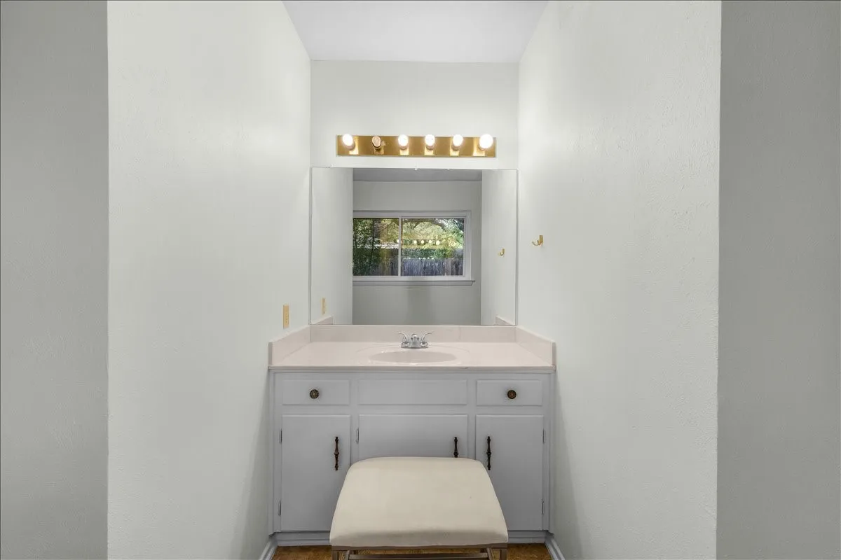 Single Family Residence For Sale in Tarrant County , 8933 Kincaid Drive, Benbrook, Texas 76116, 4 Bedroom, 2 Bathroom, 2 Garage spaces, 1,986 Sqft, built in 1967, mls#21400424, Real Estate Agent in Benbrook, Homes For Sale in Tarrant county, Homes For Sale in Benbrook, Realtor in Benbrook Texas, Real Estate Brokerage Independent Realty Texas, Luminita Cordes Realtor
