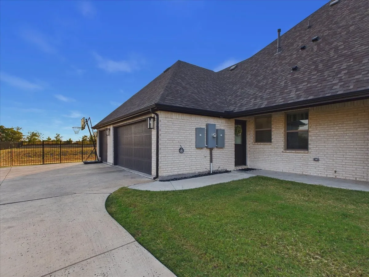 Single Family Residence For Sale in Rockwall County , 180 Settlement Lane, Mclendon Chisholm, Texas 75032, 5 Bedroom, 5 Bathroom, 3 Garage spaces, 3,929 Sqft, built in 2023, mls#21393311, Real Estate Agent in Mclendon Chisholm, Homes For Sale in Rockwall county, Homes For Sale in Mclendon Chisholm, Realtor in Mclendon Chisholm Texas, Real Estate Brokerage Independent Realty Texas, Luminita Cordes Realtor