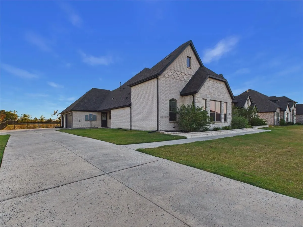 Single Family Residence For Sale in Rockwall County , 180 Settlement Lane, Mclendon Chisholm, Texas 75032, 5 Bedroom, 5 Bathroom, 3 Garage spaces, 3,929 Sqft, built in 2023, mls#21393311, Real Estate Agent in Mclendon Chisholm, Homes For Sale in Rockwall county, Homes For Sale in Mclendon Chisholm, Realtor in Mclendon Chisholm Texas, Real Estate Brokerage Independent Realty Texas, Luminita Cordes Realtor