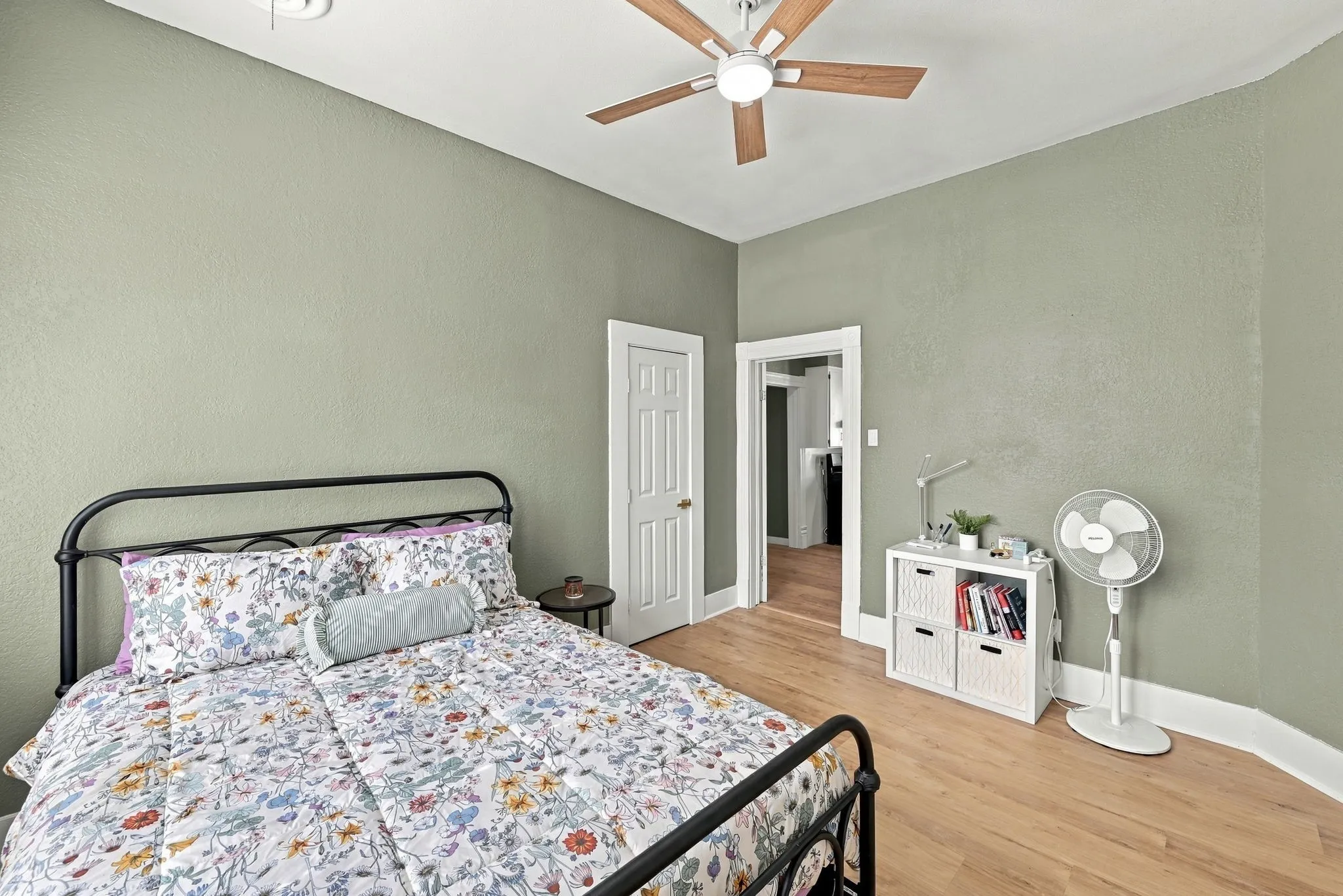 Single Family Residence For Sale in Johnson County , 311 N Pendell Avenue, Cleburne, Texas 76033, 3 Bedroom, 1 Bathroom, Garage spaces, 1,260 Sqft, built in 1930, mls#21400411, Real Estate Agent in Cleburne, Homes For Sale in Johnson county, Homes For Sale in Cleburne, Realtor in Cleburne Texas, Real Estate Brokerage Independent Realty Texas, Luminita Cordes Realtor