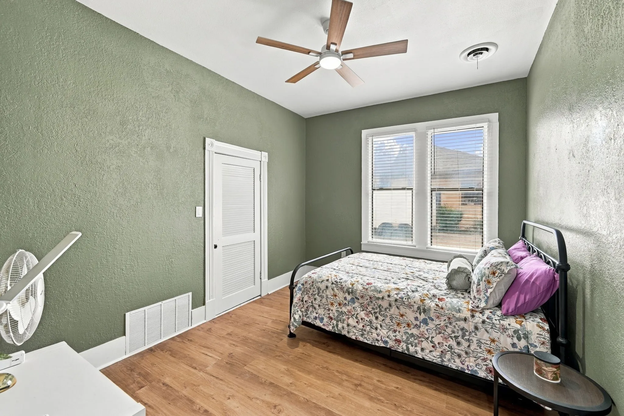 Single Family Residence For Sale in Johnson County , 311 N Pendell Avenue, Cleburne, Texas 76033, 3 Bedroom, 1 Bathroom, Garage spaces, 1,260 Sqft, built in 1930, mls#21400411, Real Estate Agent in Cleburne, Homes For Sale in Johnson county, Homes For Sale in Cleburne, Realtor in Cleburne Texas, Real Estate Brokerage Independent Realty Texas, Luminita Cordes Realtor