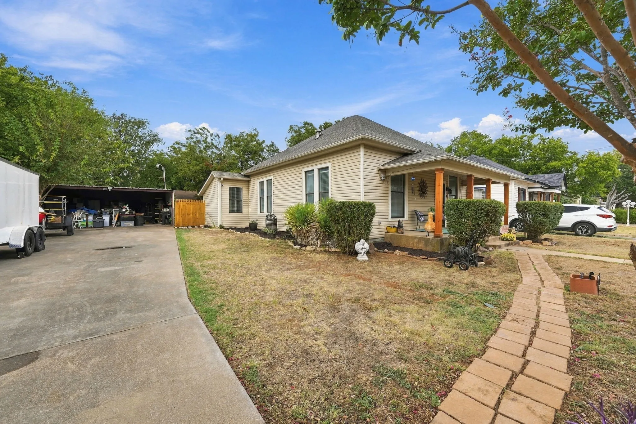 Single Family Residence For Sale in Johnson County , 311 N Pendell Avenue, Cleburne, Texas 76033, 3 Bedroom, 1 Bathroom, Garage spaces, 1,260 Sqft, built in 1930, mls#21400411, Real Estate Agent in Cleburne, Homes For Sale in Johnson county, Homes For Sale in Cleburne, Realtor in Cleburne Texas, Real Estate Brokerage Independent Realty Texas, Luminita Cordes Realtor