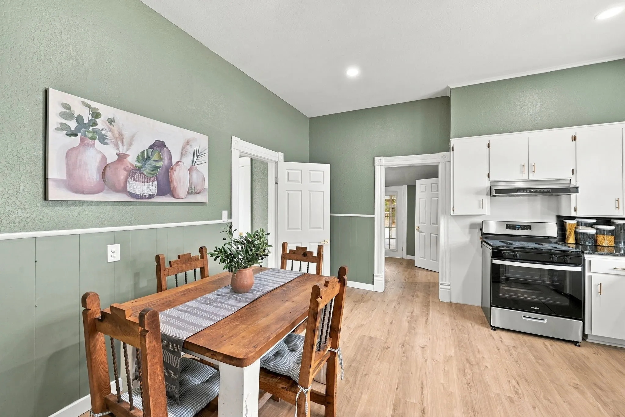 Single Family Residence For Sale in Johnson County , 311 N Pendell Avenue, Cleburne, Texas 76033, 3 Bedroom, 1 Bathroom, Garage spaces, 1,260 Sqft, built in 1930, mls#21400411, Real Estate Agent in Cleburne, Homes For Sale in Johnson county, Homes For Sale in Cleburne, Realtor in Cleburne Texas, Real Estate Brokerage Independent Realty Texas, Luminita Cordes Realtor
