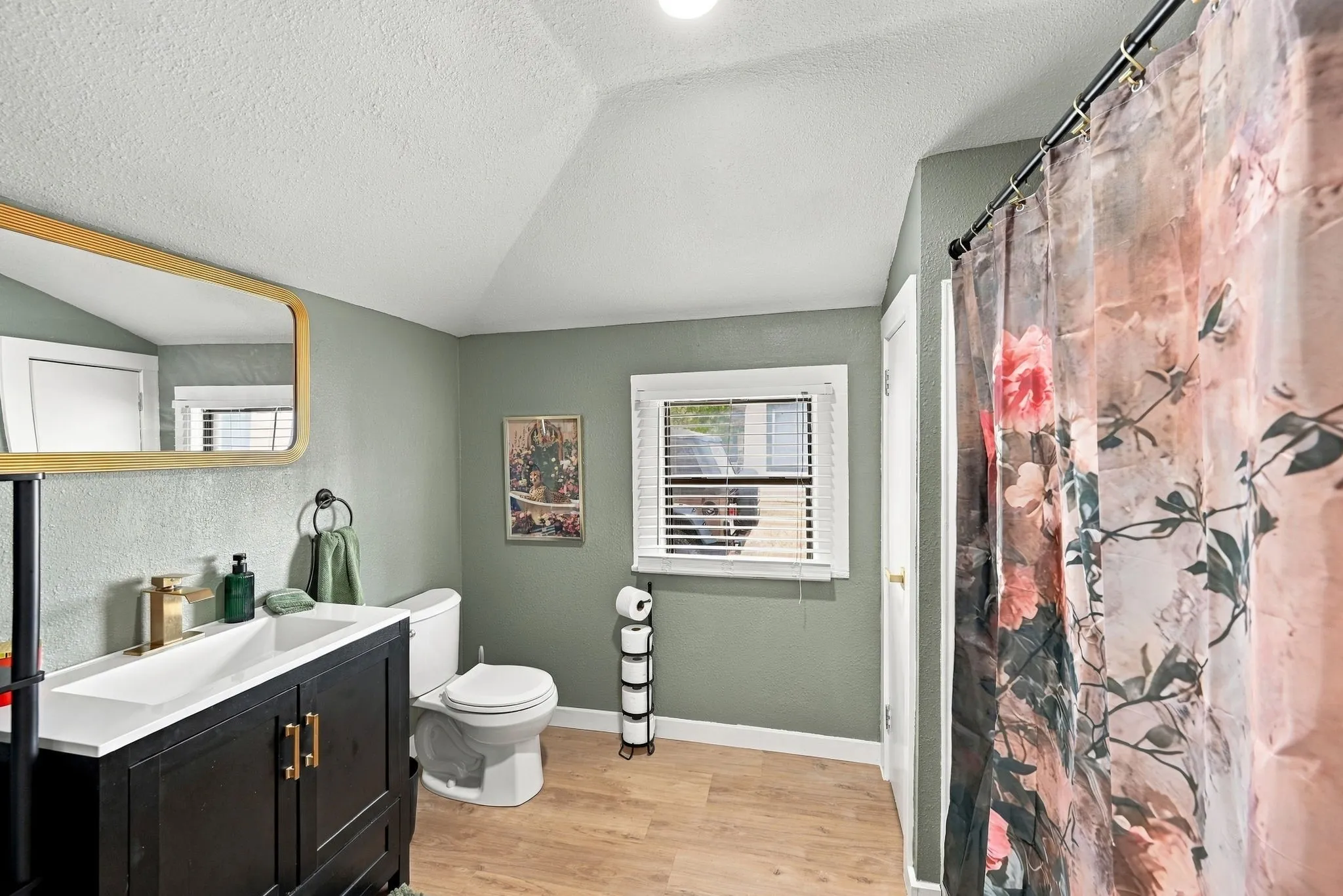 Single Family Residence For Sale in Johnson County , 311 N Pendell Avenue, Cleburne, Texas 76033, 3 Bedroom, 1 Bathroom, Garage spaces, 1,260 Sqft, built in 1930, mls#21400411, Real Estate Agent in Cleburne, Homes For Sale in Johnson county, Homes For Sale in Cleburne, Realtor in Cleburne Texas, Real Estate Brokerage Independent Realty Texas, Luminita Cordes Realtor