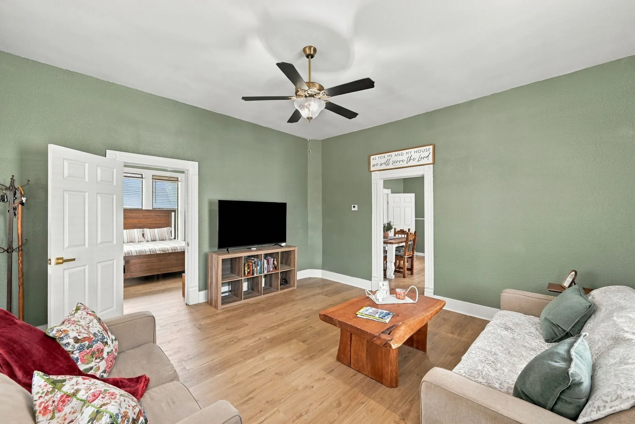 Single Family Residence For Sale in Johnson County , 311 N Pendell Avenue, Cleburne, Texas 76033, 3 Bedroom, 1 Bathroom, Garage spaces, 1,260 Sqft, built in 1930, mls#21400411, Real Estate Agent in Cleburne, Homes For Sale in Johnson county, Homes For Sale in Cleburne, Realtor in Cleburne Texas, Real Estate Brokerage Independent Realty Texas, Luminita Cordes Realtor