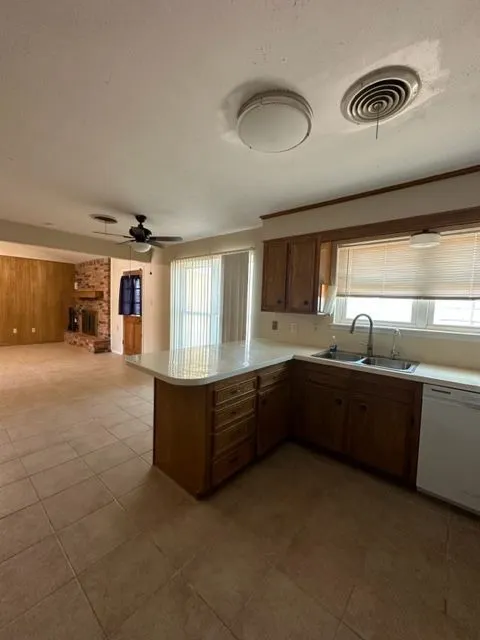 Single Family Residence For Rent in Taylor County , 5325 Southmoor Drive, Abilene, Texas 79606, 3 Bedroom, 2 Bathroom, 2 Garage spaces, 1,431 Sqft, built in 1980, mls#21400872, Real Estate Agent in Abilene, Homes For Rent in Taylor county, Homes For Rent in Abilene, Realtor in Abilene Texas, Real Estate Brokerage Independent Realty Texas, Luminita Cordes Realtor