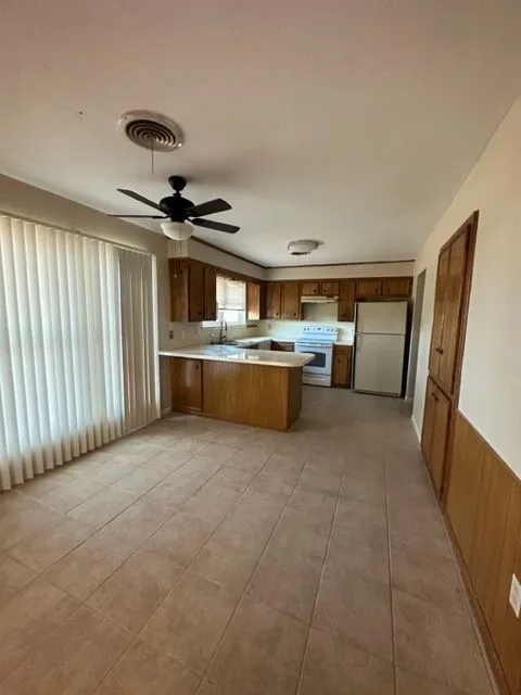 Single Family Residence For Rent in Taylor County , 5325 Southmoor Drive, Abilene, Texas 79606, 3 Bedroom, 2 Bathroom, 2 Garage spaces, 1,431 Sqft, built in 1980, mls#21400872, Real Estate Agent in Abilene, Homes For Rent in Taylor county, Homes For Rent in Abilene, Realtor in Abilene Texas, Real Estate Brokerage Independent Realty Texas, Luminita Cordes Realtor
