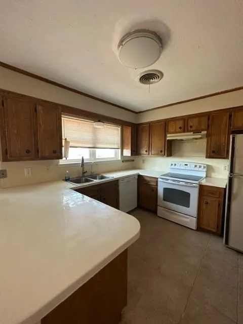 Single Family Residence For Rent in Taylor County , 5325 Southmoor Drive, Abilene, Texas 79606, 3 Bedroom, 2 Bathroom, 2 Garage spaces, 1,431 Sqft, built in 1980, mls#21400872, Real Estate Agent in Abilene, Homes For Rent in Taylor county, Homes For Rent in Abilene, Realtor in Abilene Texas, Real Estate Brokerage Independent Realty Texas, Luminita Cordes Realtor