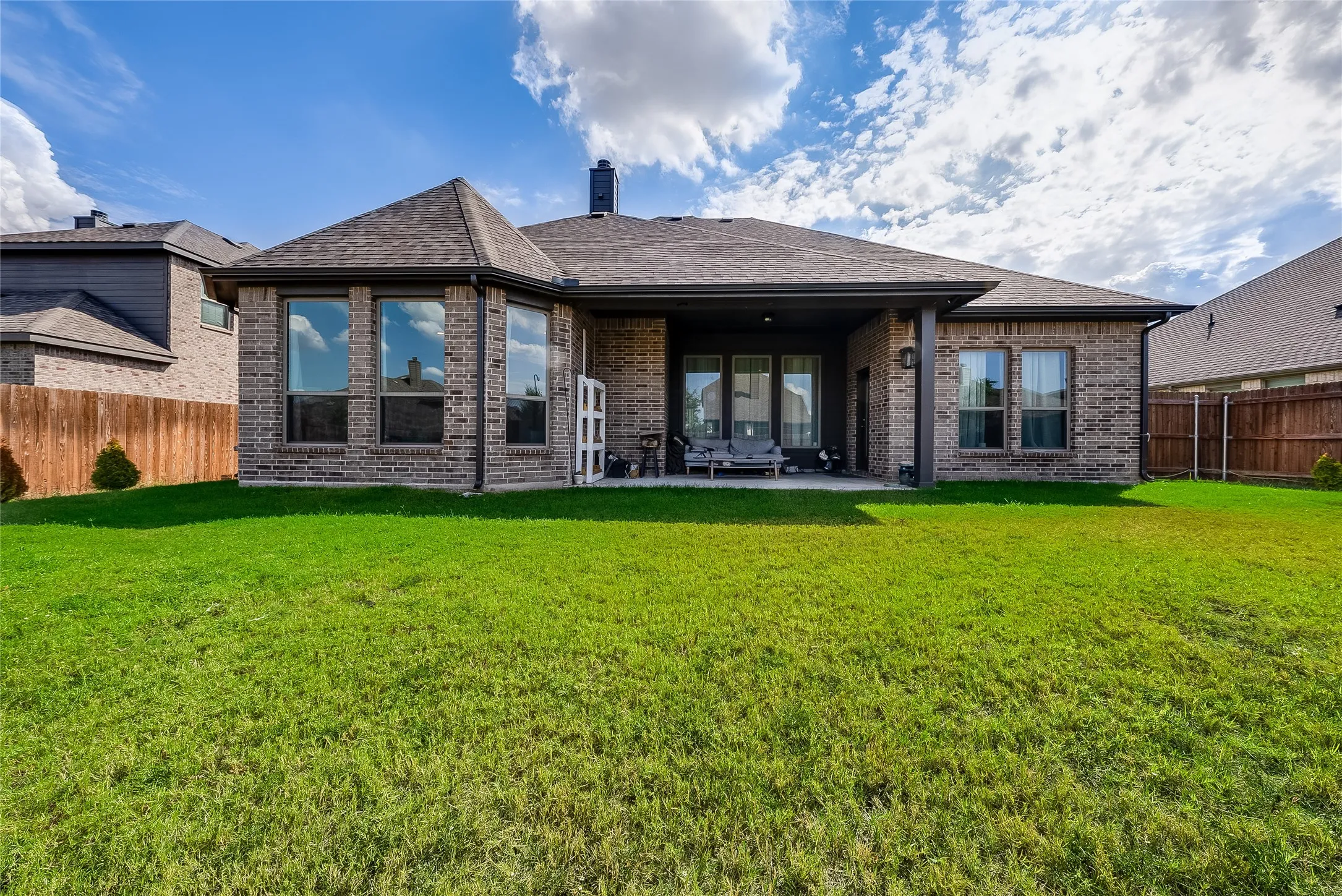 Single Family Residence For Sale in Ellis County , 425 Brushwood Lane, Waxahachie, Texas 75165, 4 Bedroom, 3 Bathroom, 2 Garage spaces, 2,425 Sqft, built in 2021, mls#21388681, Real Estate Agent in Waxahachie, Homes For Sale in Ellis county, Homes For Sale in Waxahachie, Realtor in Waxahachie Texas, Real Estate Brokerage Independent Realty Texas, Luminita Cordes Realtor