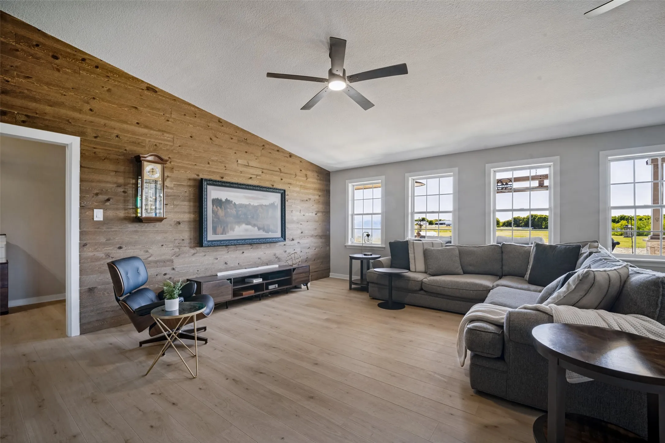 Farm For Sale in Collin County , 14371 County Road 545, Nevada, Texas 75173, 4 Bedroom, 3 Bathroom, 2 Garage spaces, 2,400 Sqft, built in 2002, mls#21370548, Real Estate Agent in Nevada, Homes For Sale in Collin county, Homes For Sale in Nevada, Realtor in Nevada Texas, Real Estate Brokerage Independent Realty Texas, Luminita Cordes Realtor