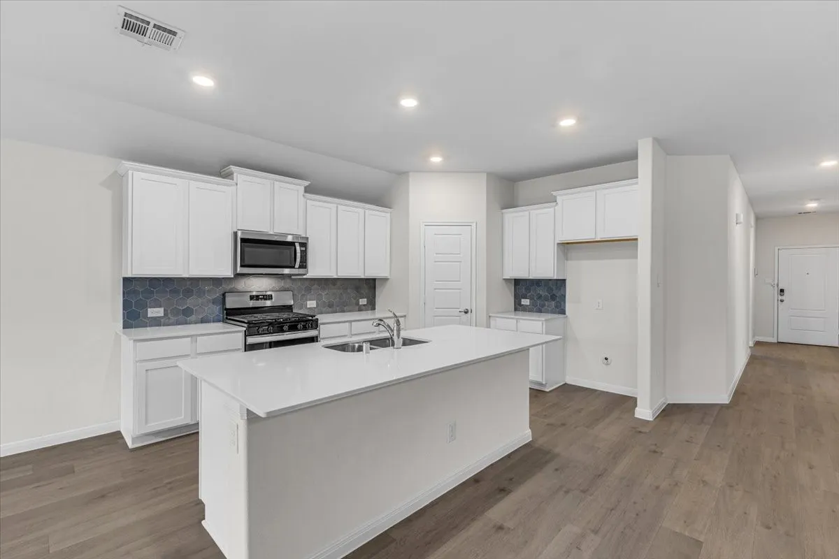 Fantastic open and spacious island kitchen
