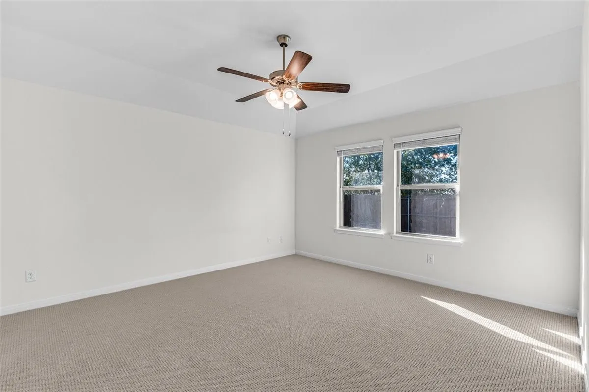 Incredible master retreat with ensuite bathroom and huge walk-in closet