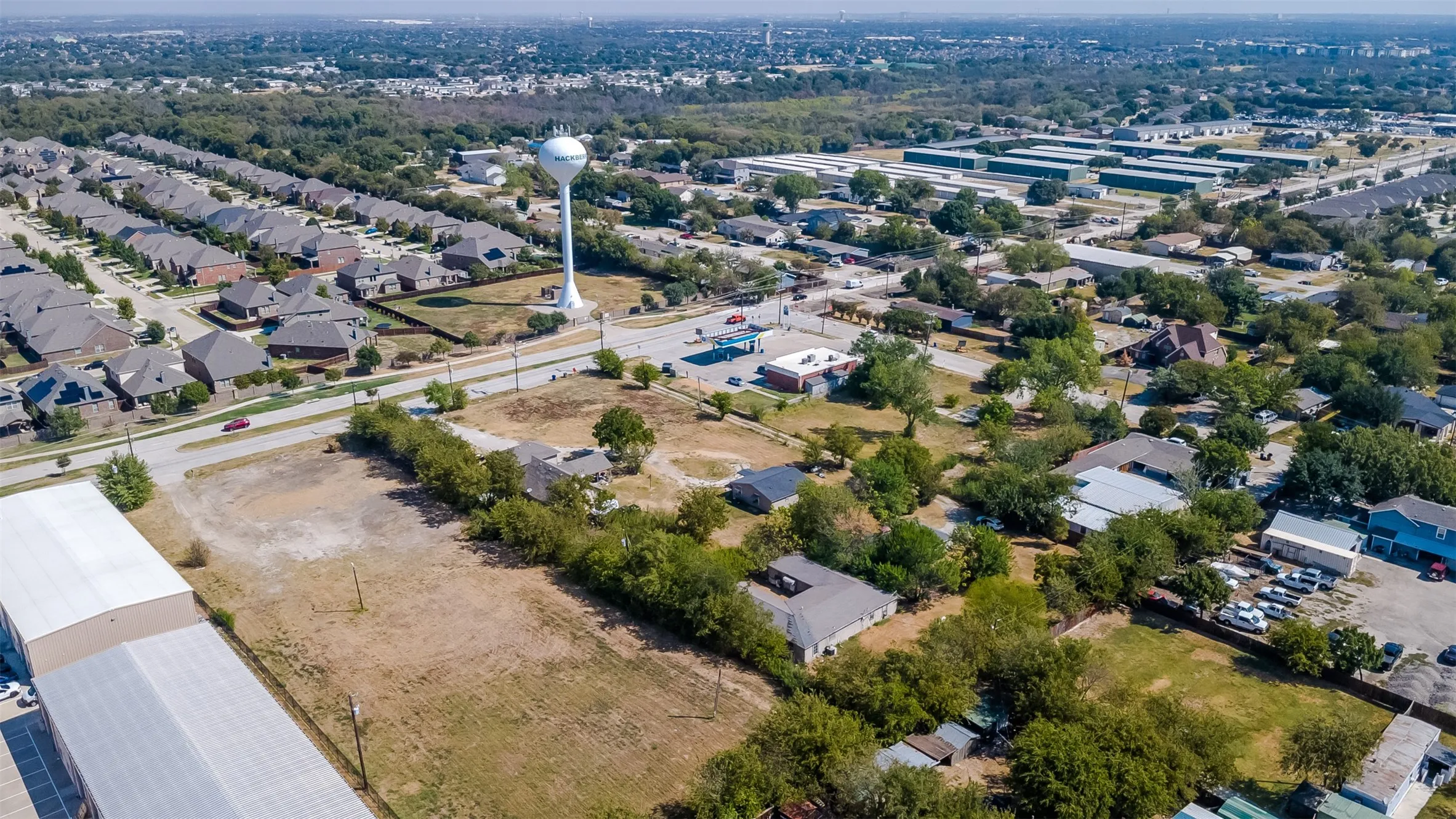 Single Family Residence For Sale in Denton County , 203D Kings Road, Hackberry, Texas 75036, 6 Bedroom, 2 Bathroom, Garage spaces, 2,928 Sqft, built in 1990, mls#21392907, Real Estate Agent in Hackberry, Homes For Sale in Denton county, Homes For Sale in Hackberry, Realtor in Hackberry Texas, Real Estate Brokerage Independent Realty Texas, Luminita Cordes Realtor